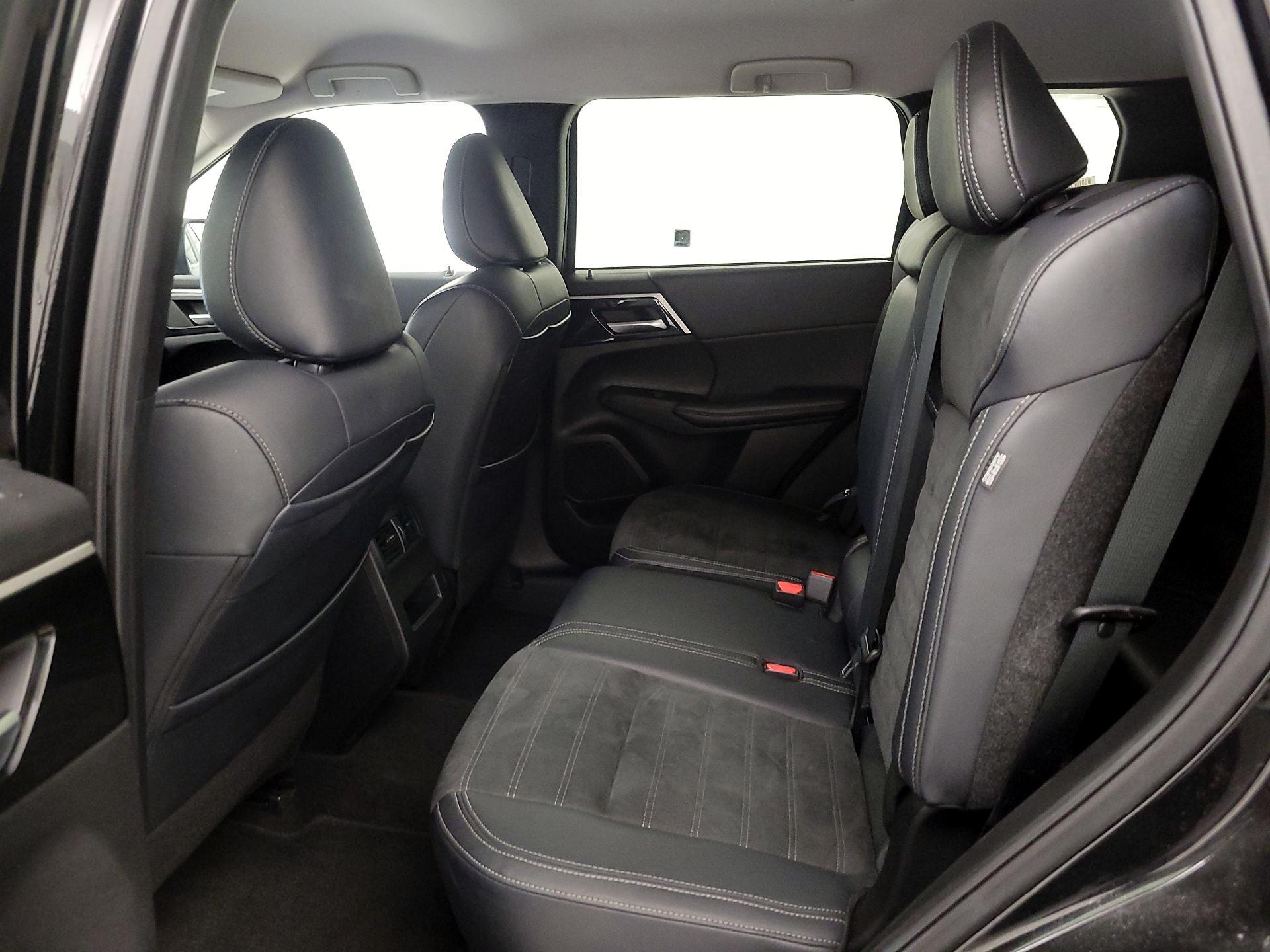 Thumbnail: 2024 Mitsubishi Outlander - 20