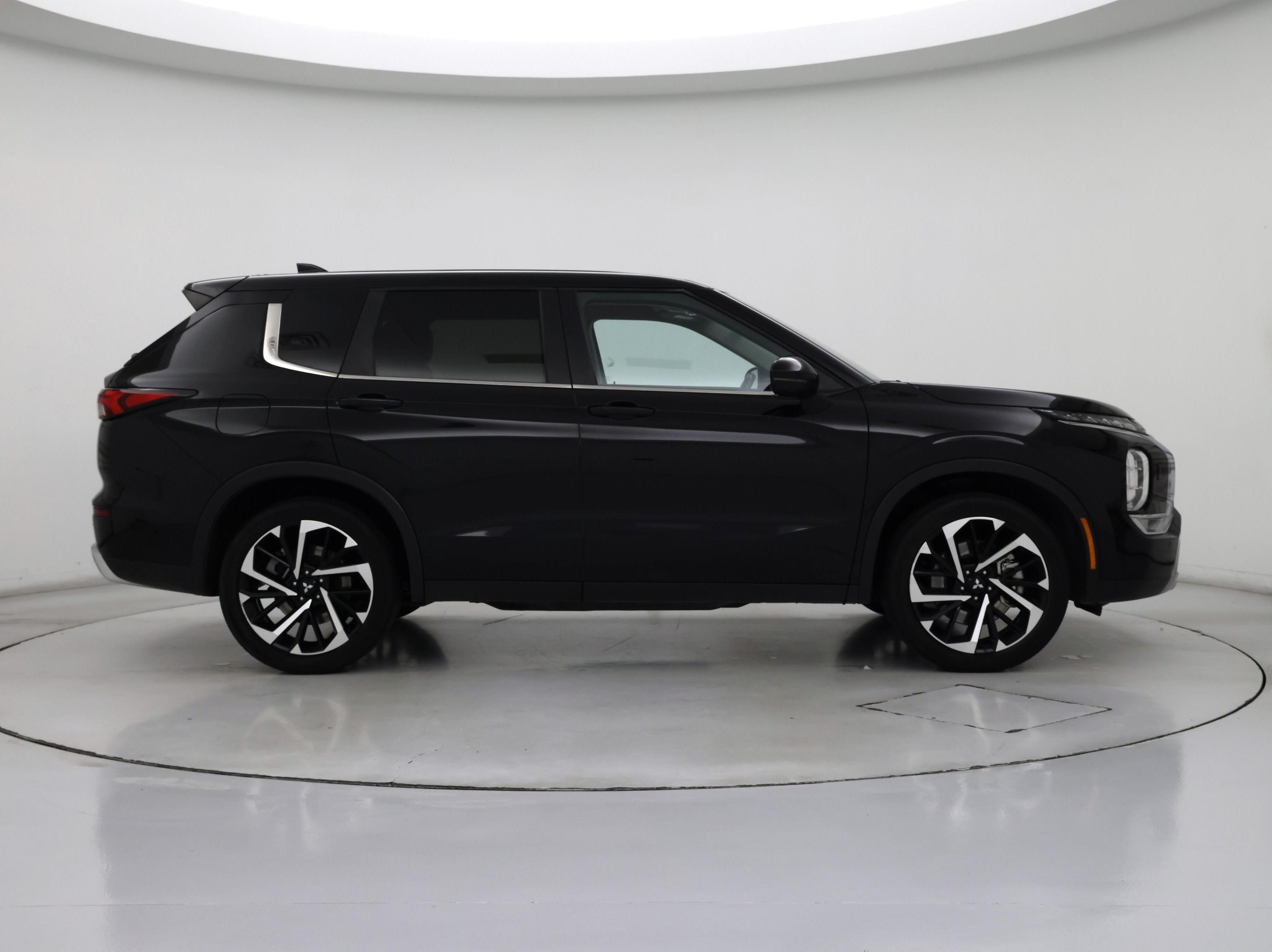 Thumbnail: 2024 Mitsubishi Outlander - 7