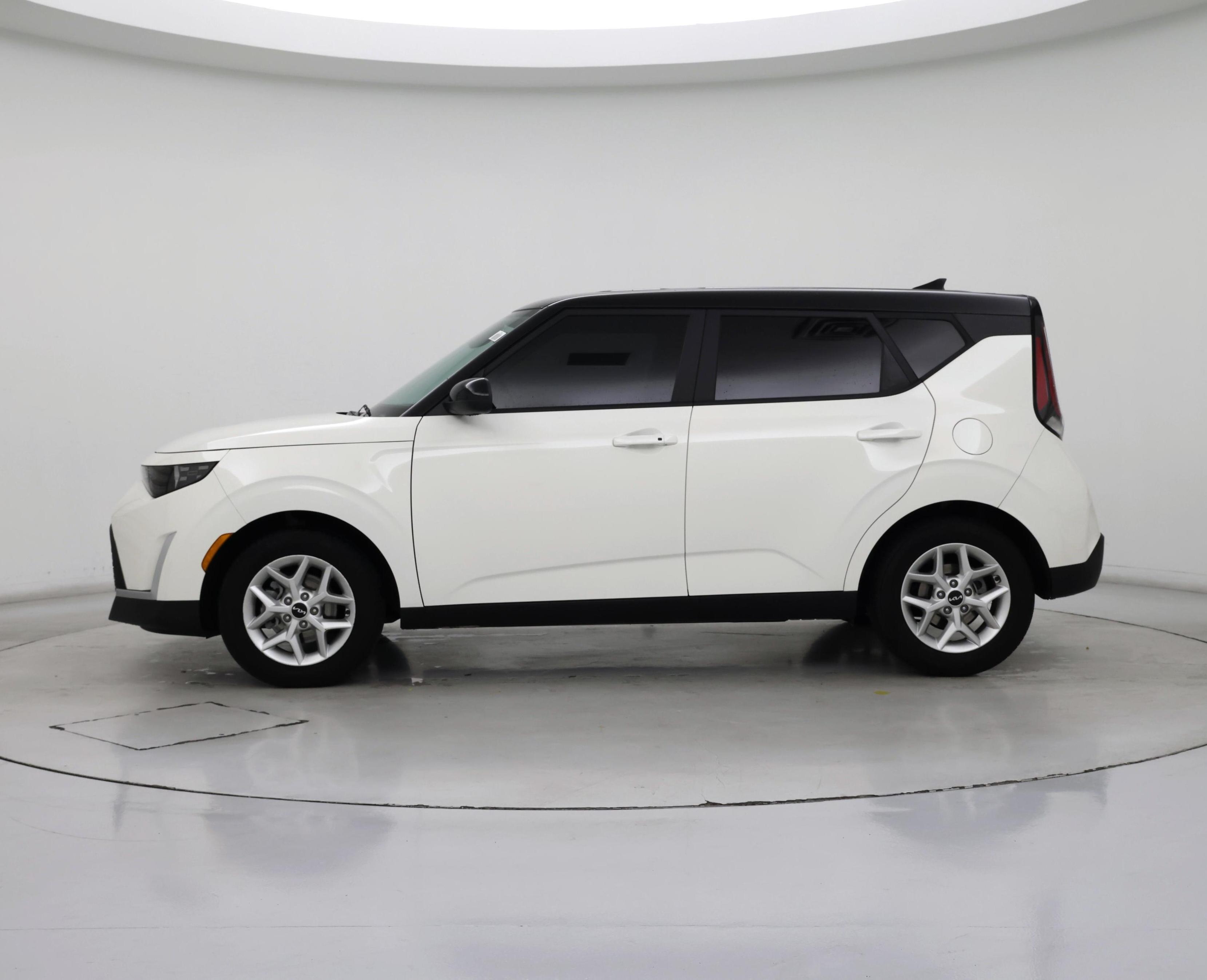 Thumbnail: 2023 Kia Soul - 3