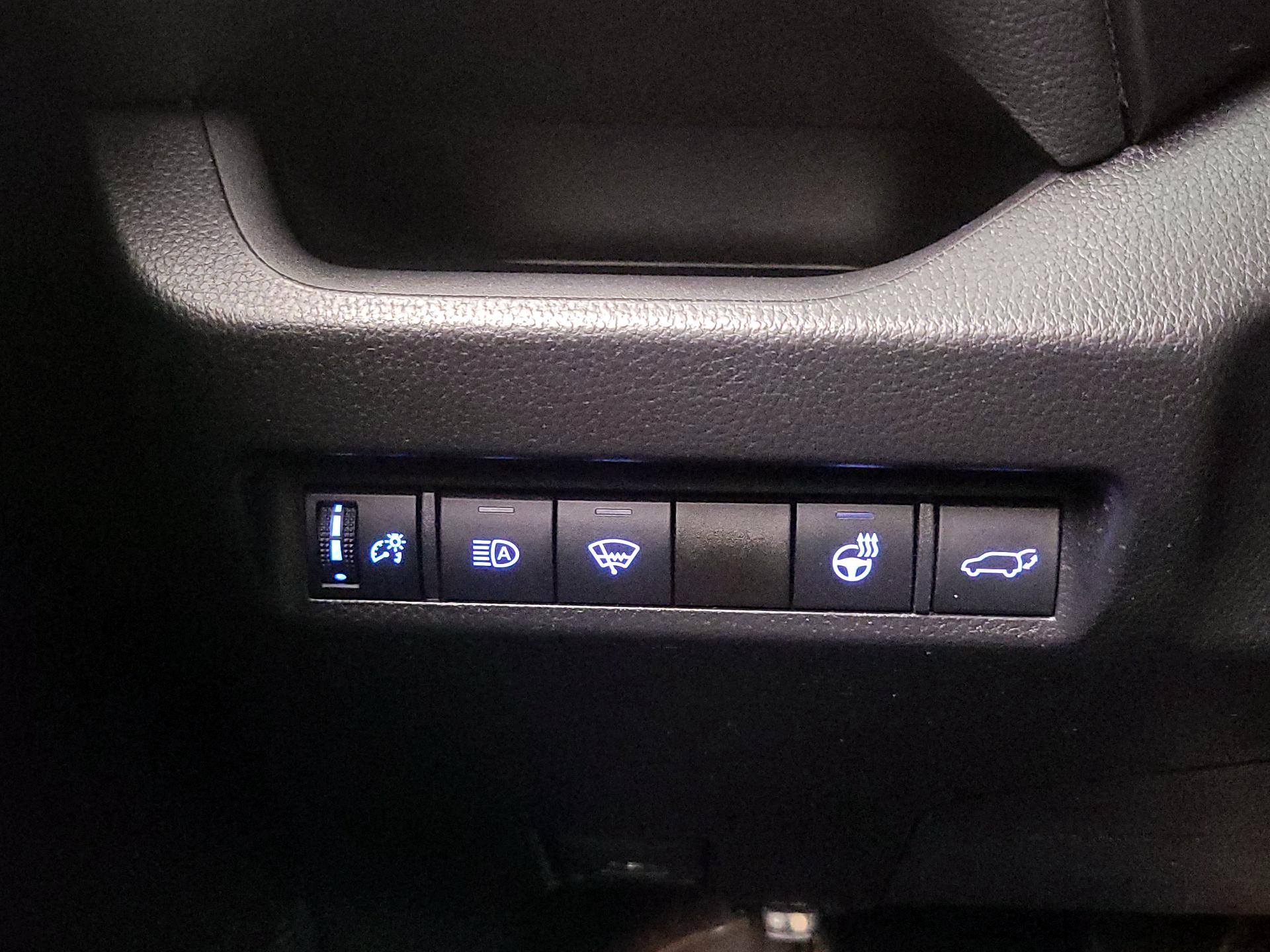 Thumbnail: 2020 Toyota RAV4 - 13