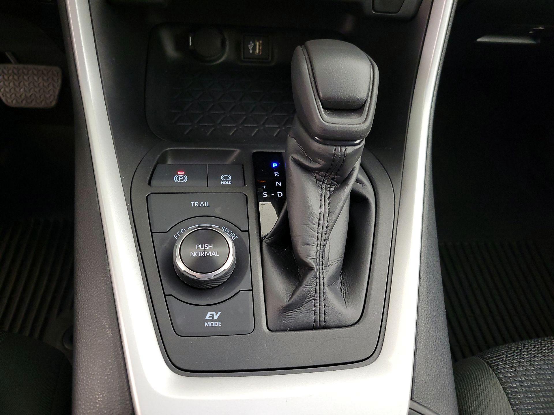 Thumbnail: 2024 Toyota RAV4 - 17