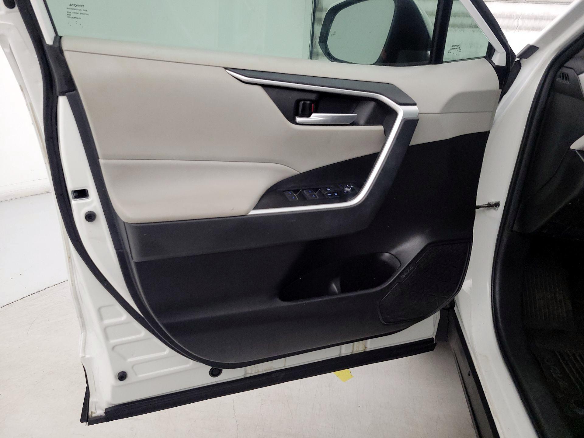 Thumbnail: 2022 Toyota RAV4 - 12