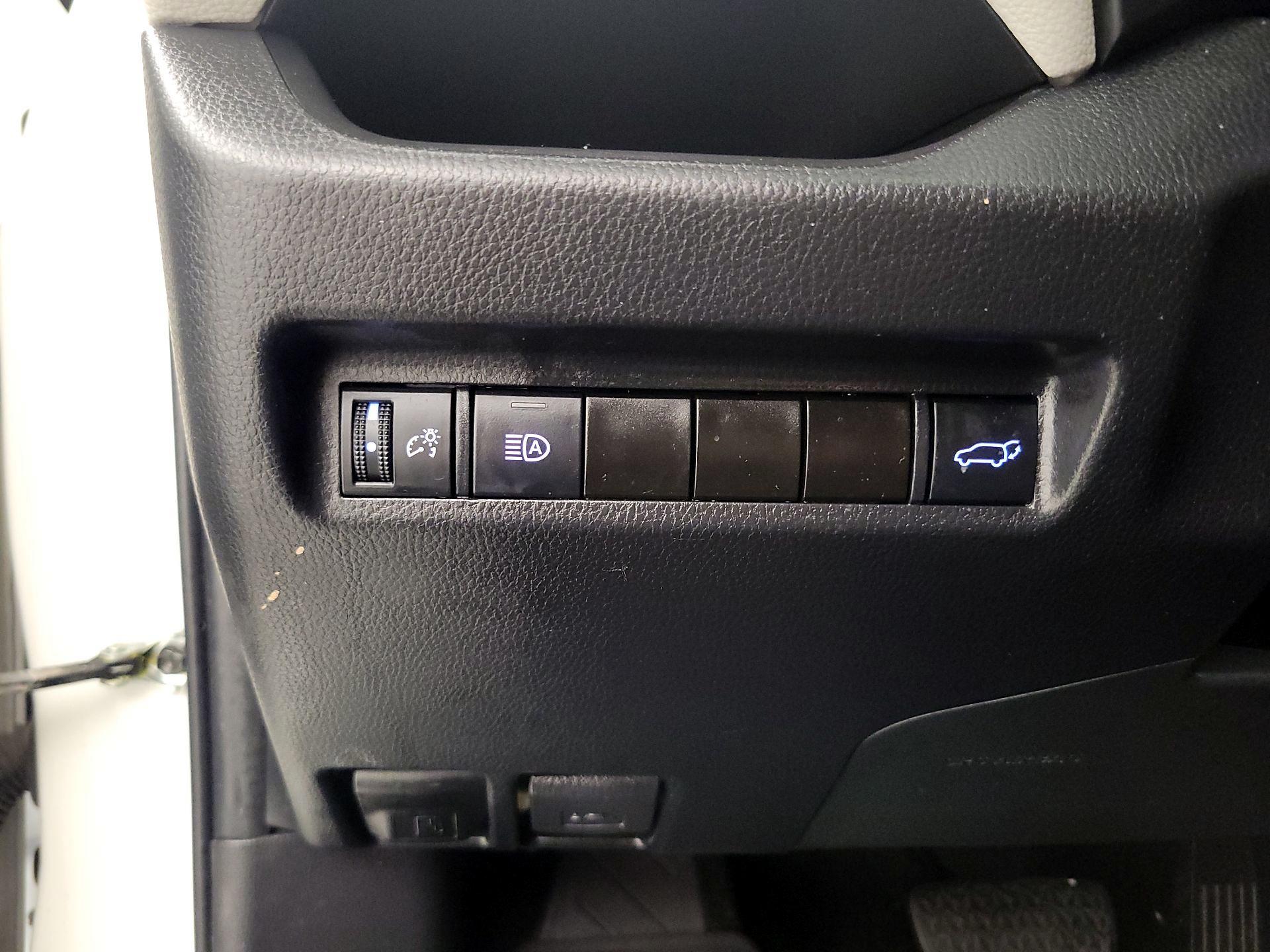 Thumbnail: 2022 Toyota RAV4 - 13