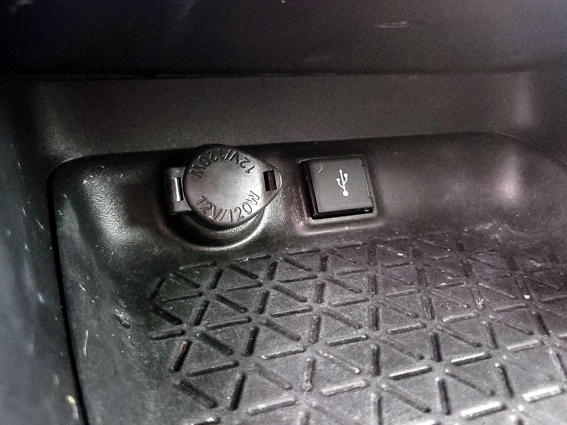 Thumbnail: 2022 Toyota RAV4 - 18