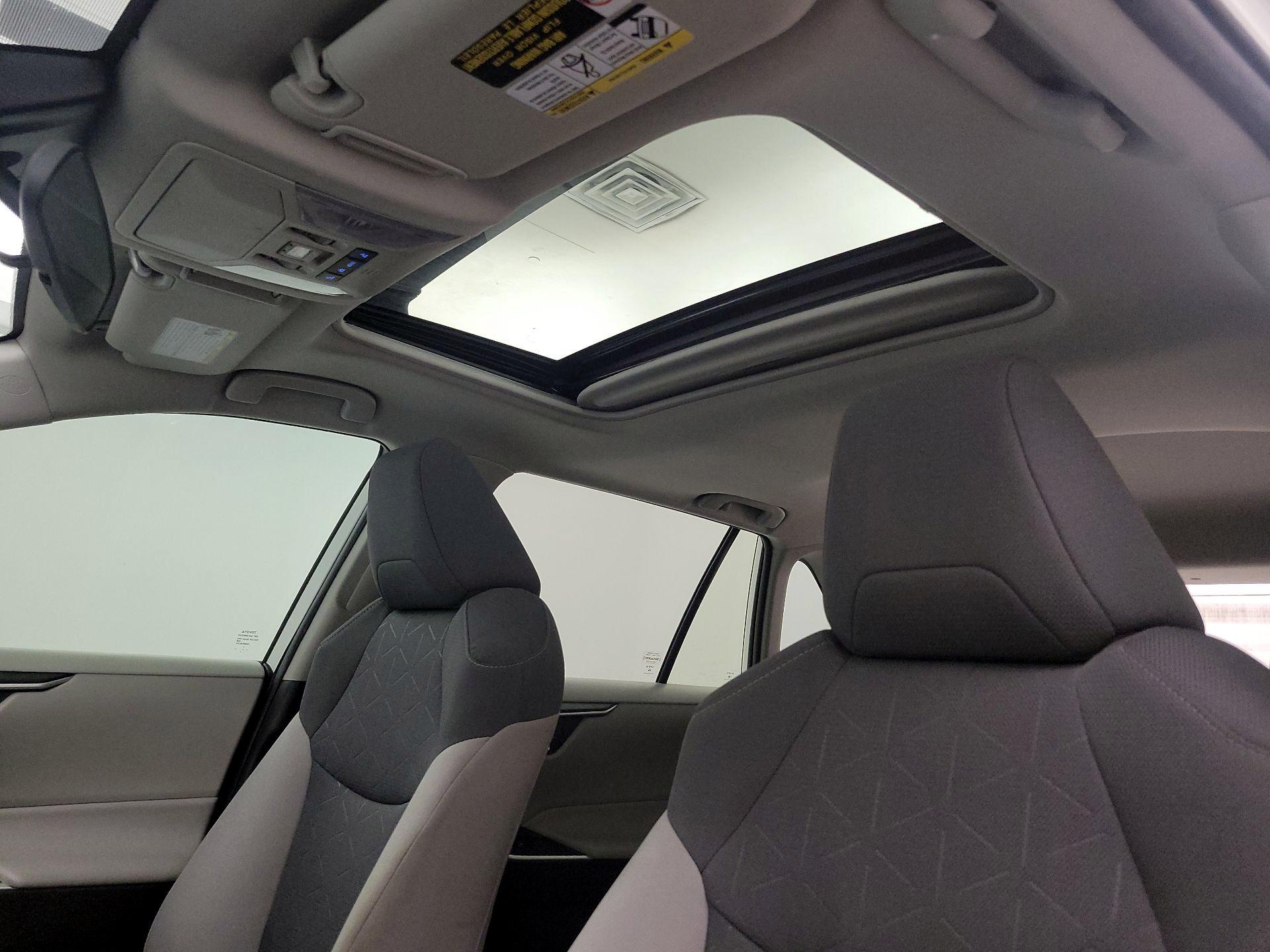 Thumbnail: 2022 Toyota RAV4 - 19