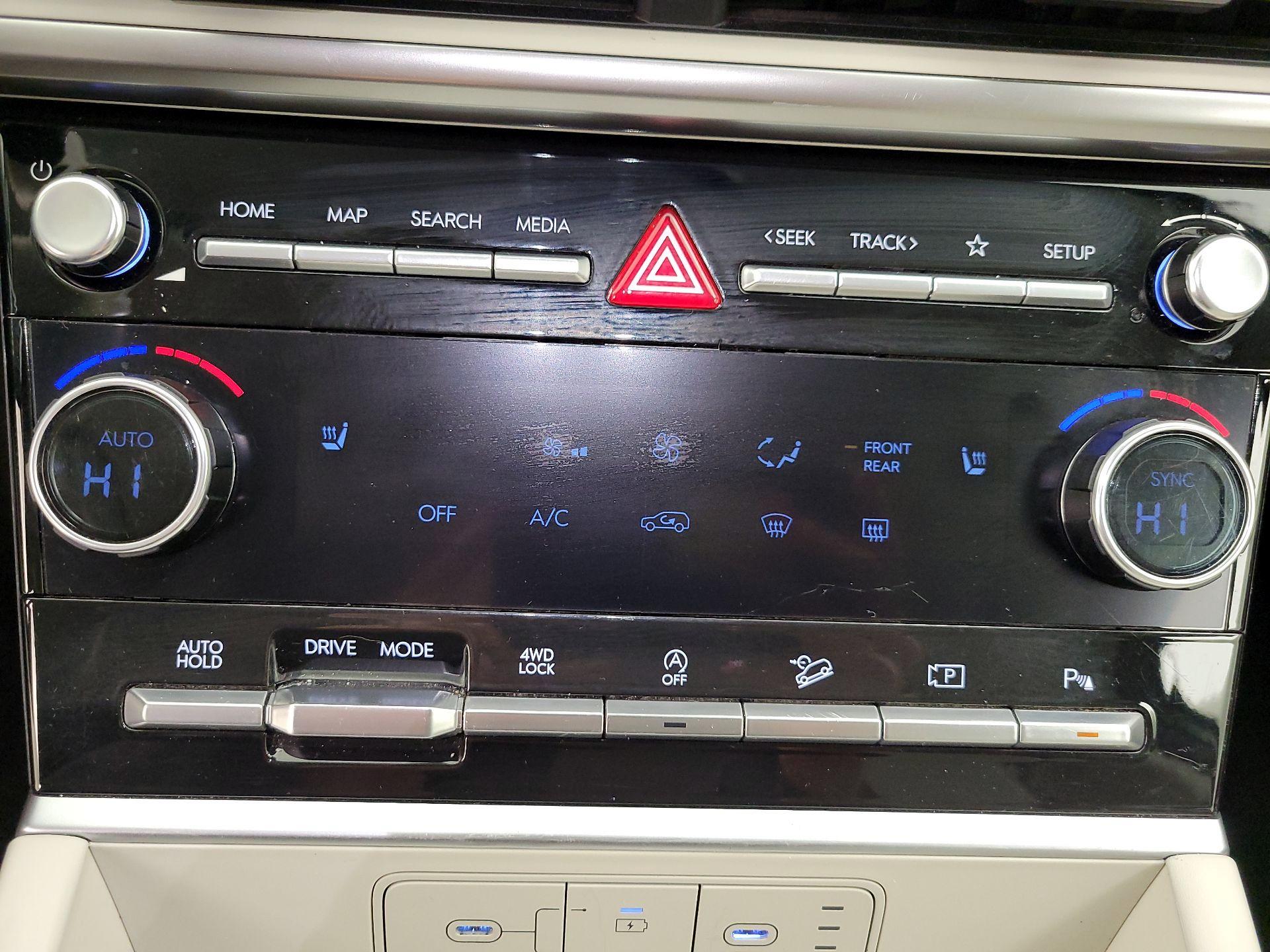 Thumbnail: 2024 Hyundai Santa Fe - 16