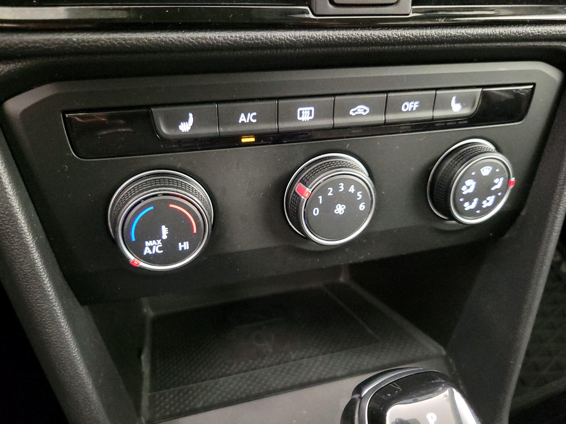 Thumbnail: 2022 Volkswagen Taos - 16