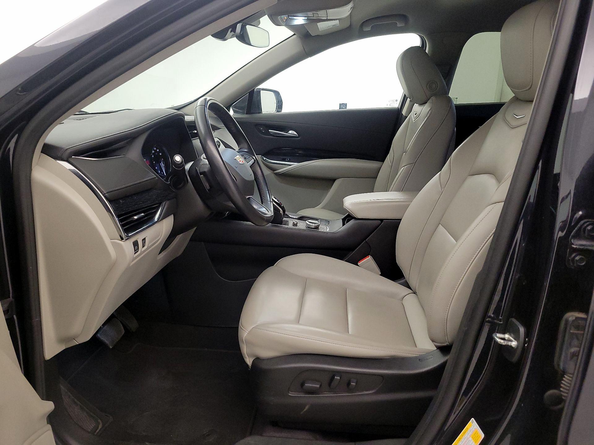 Thumbnail: 2023 Cadillac XT4 - 11