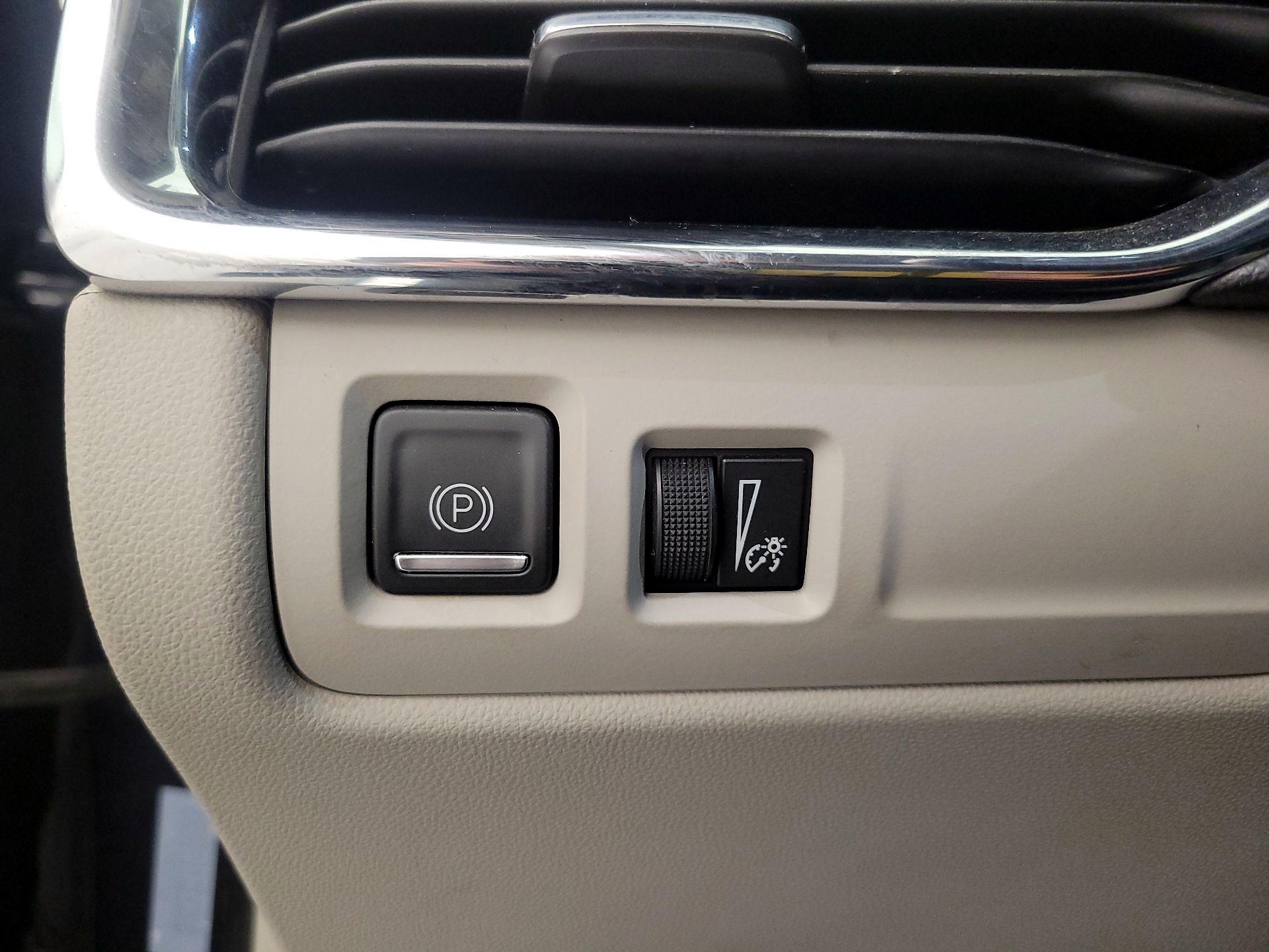 Thumbnail: 2023 Cadillac XT4 - 13