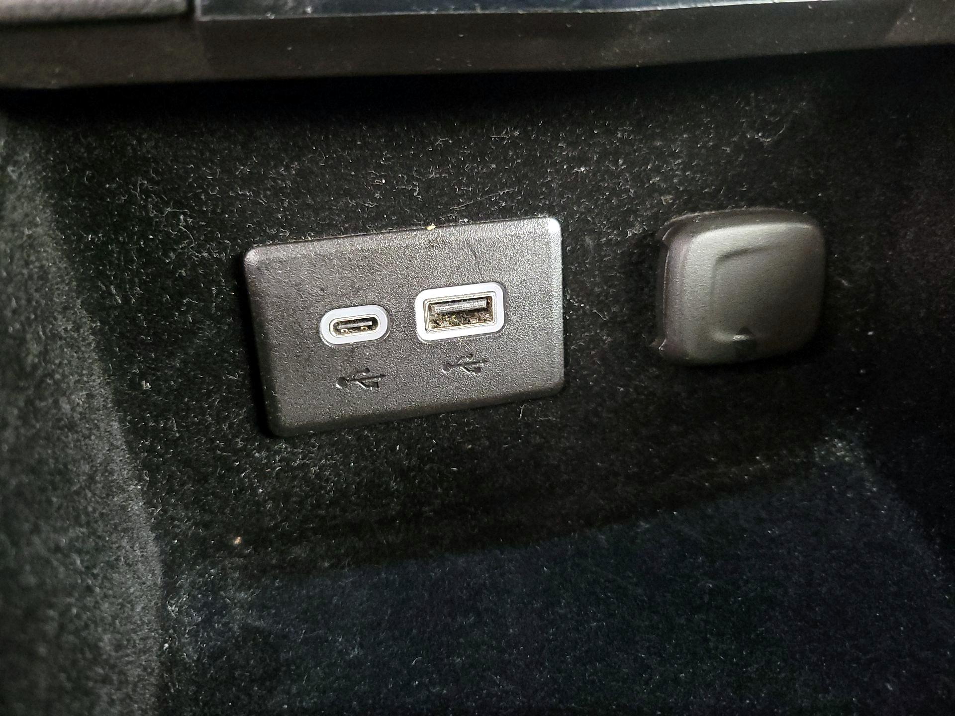 Thumbnail: 2023 Cadillac XT4 - 18