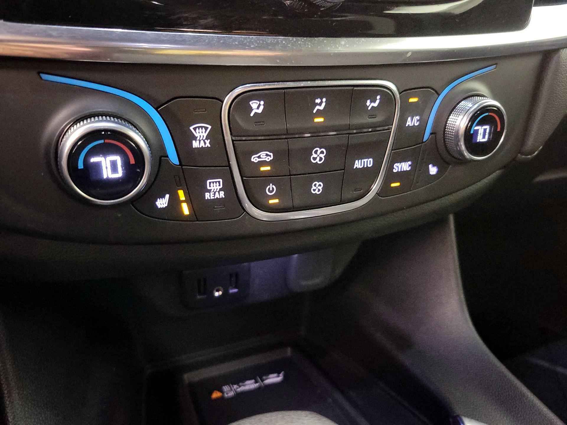 Thumbnail: 2023 Chevrolet Traverse - 16