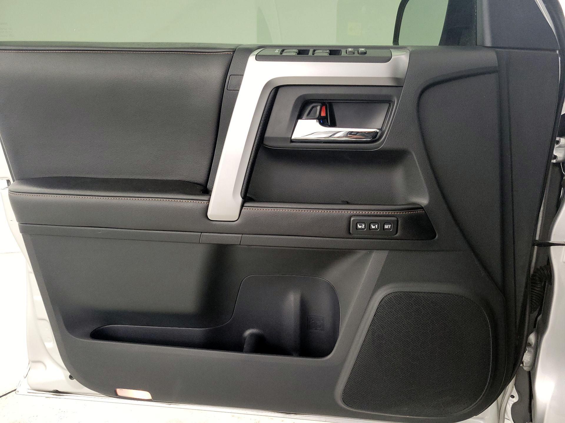 Thumbnail: 2016 Toyota 4Runner - 12