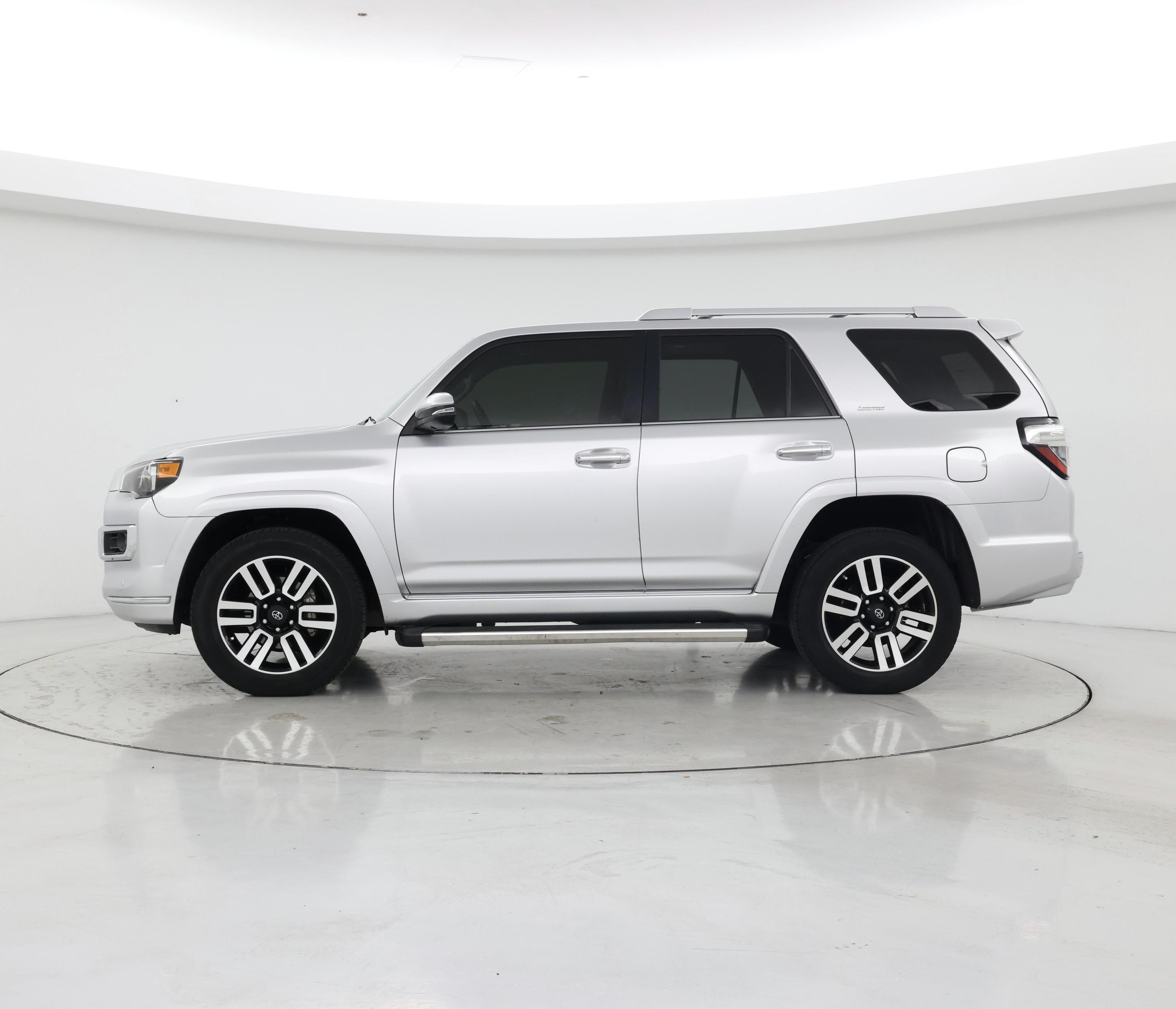 Thumbnail: 2016 Toyota 4Runner - 3