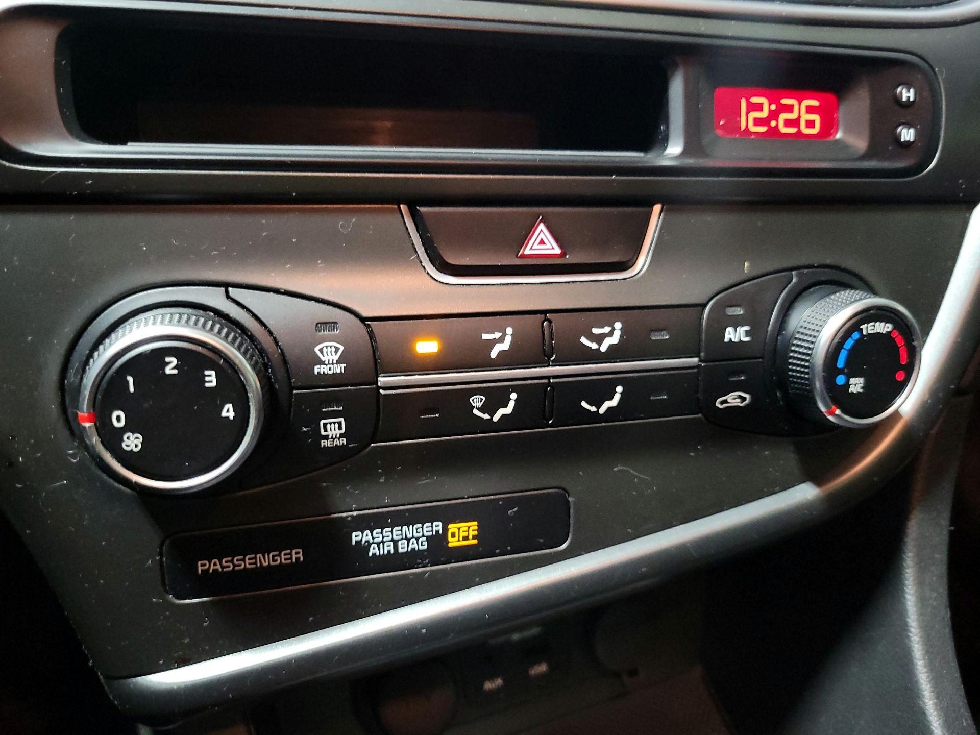 Thumbnail: 2015 Kia Optima - 16