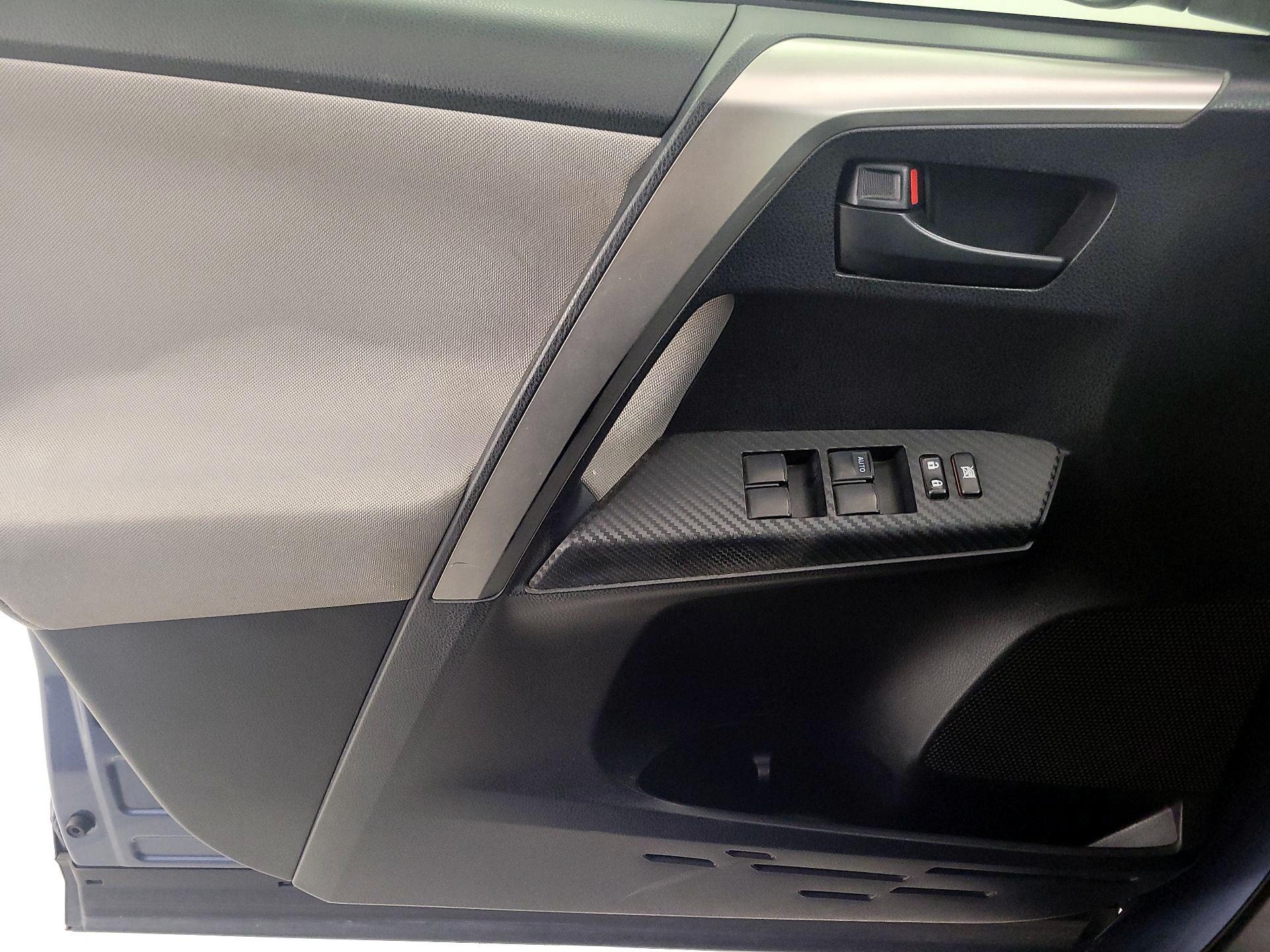 Thumbnail: 2014 Toyota RAV4 - 12