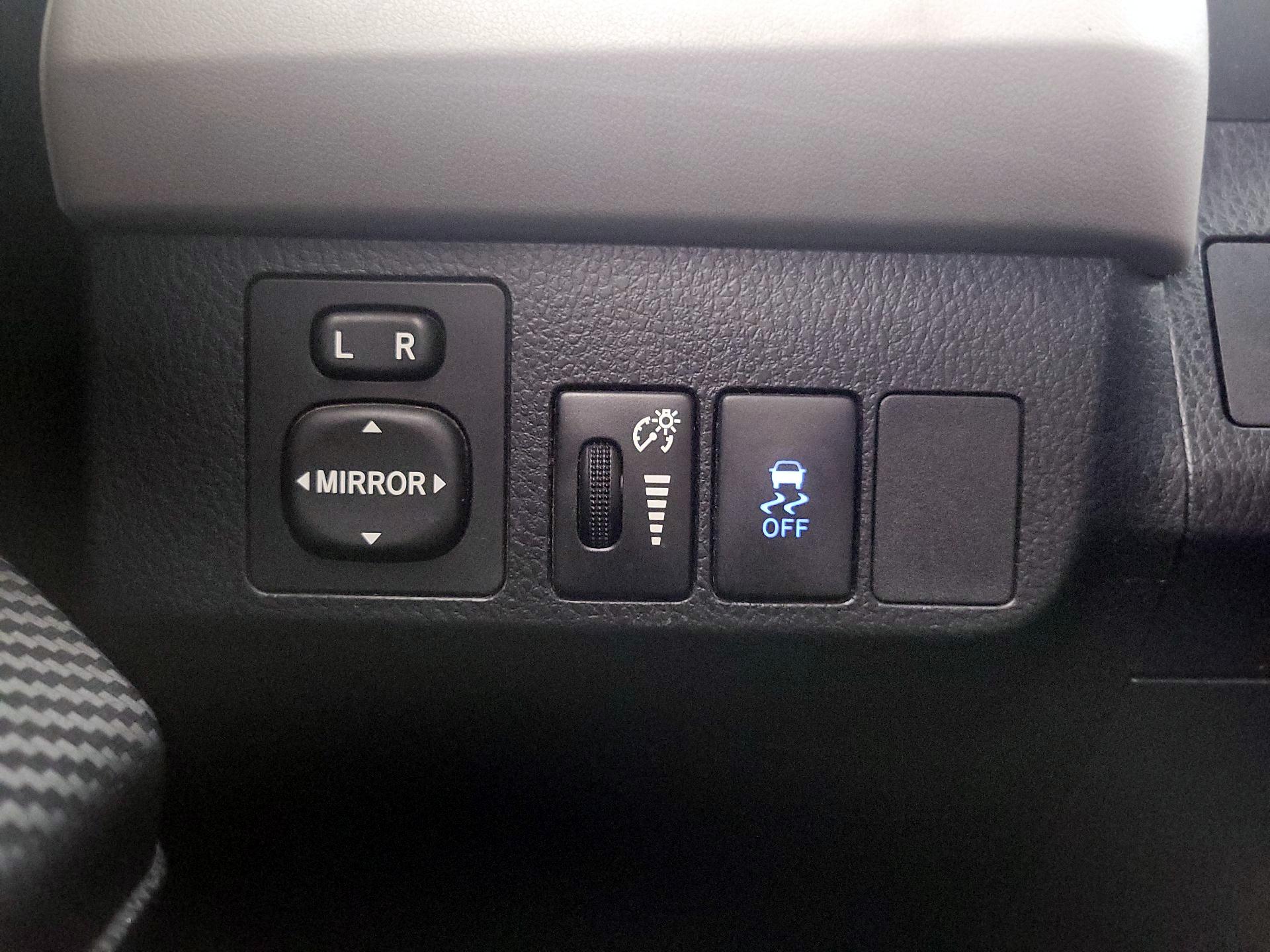 Thumbnail: 2014 Toyota RAV4 - 13