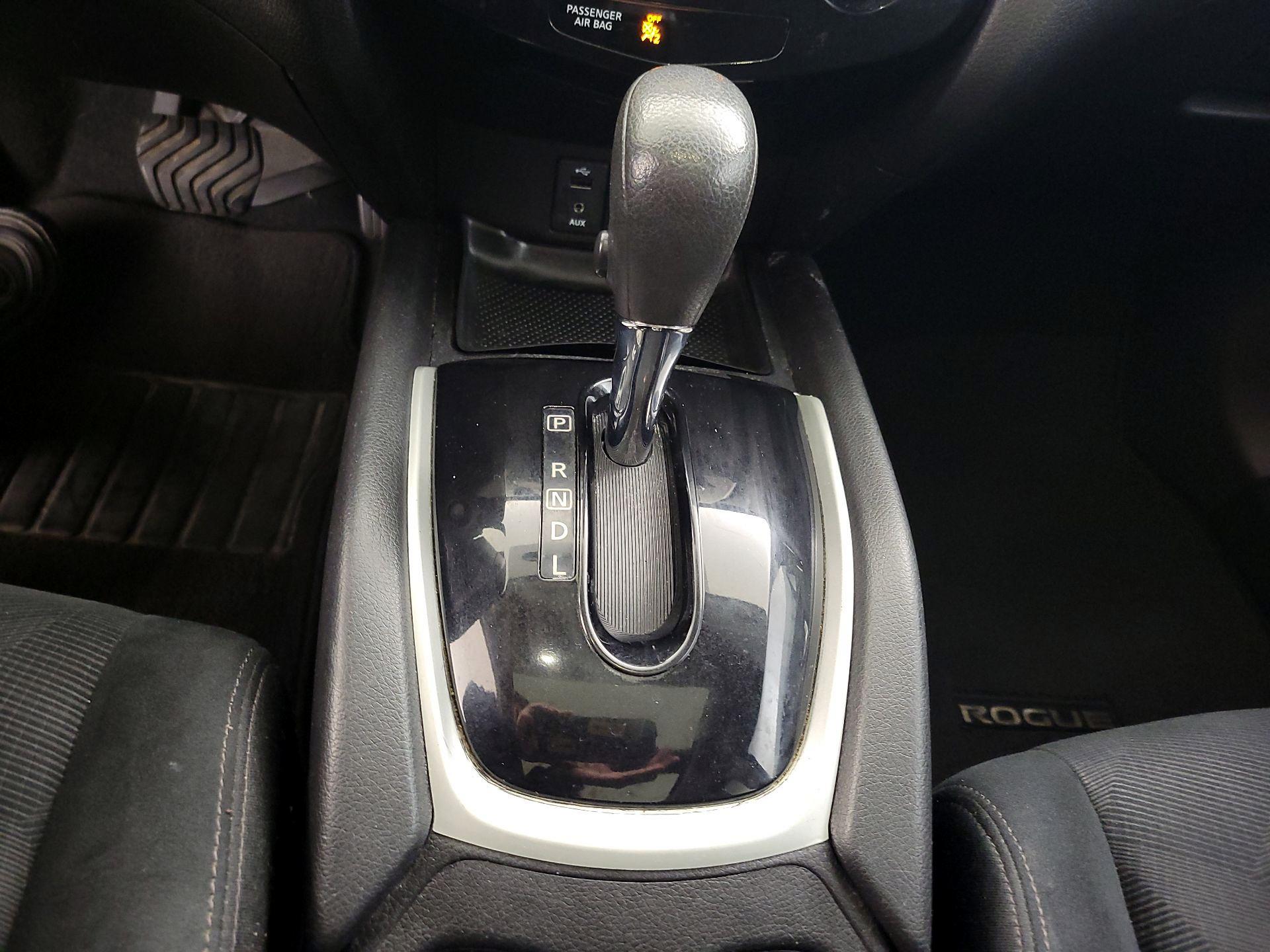 Thumbnail: 2015 Nissan Rogue - 17