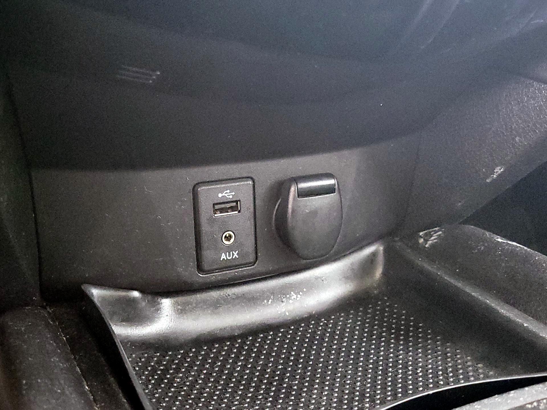 Thumbnail: 2015 Nissan Rogue - 18