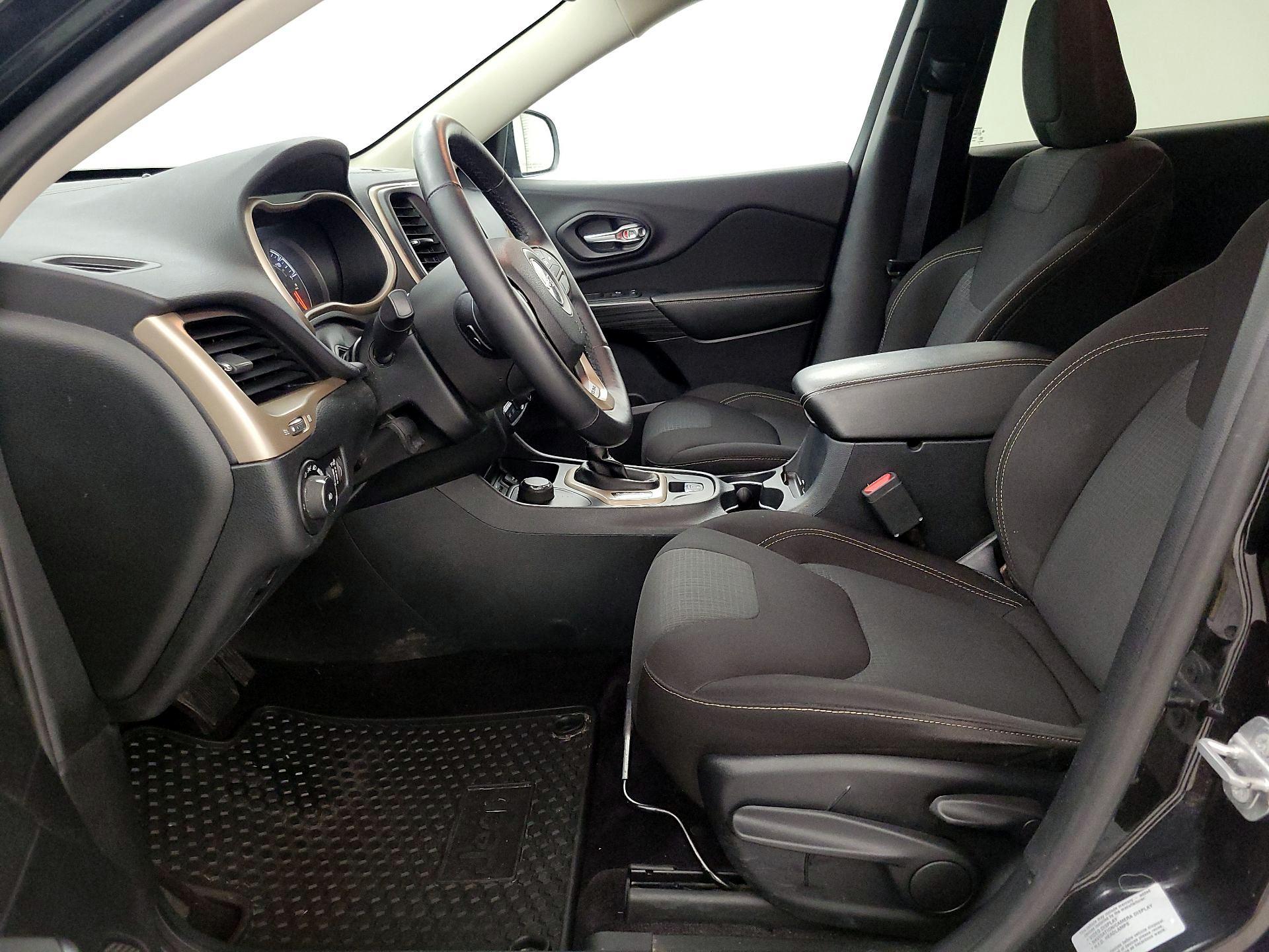 Thumbnail: 2016 Jeep Cherokee - 11