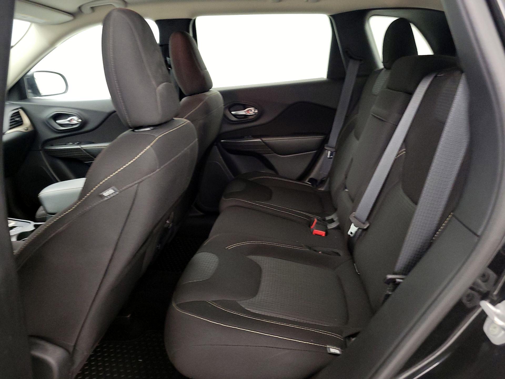 Thumbnail: 2016 Jeep Cherokee - 19