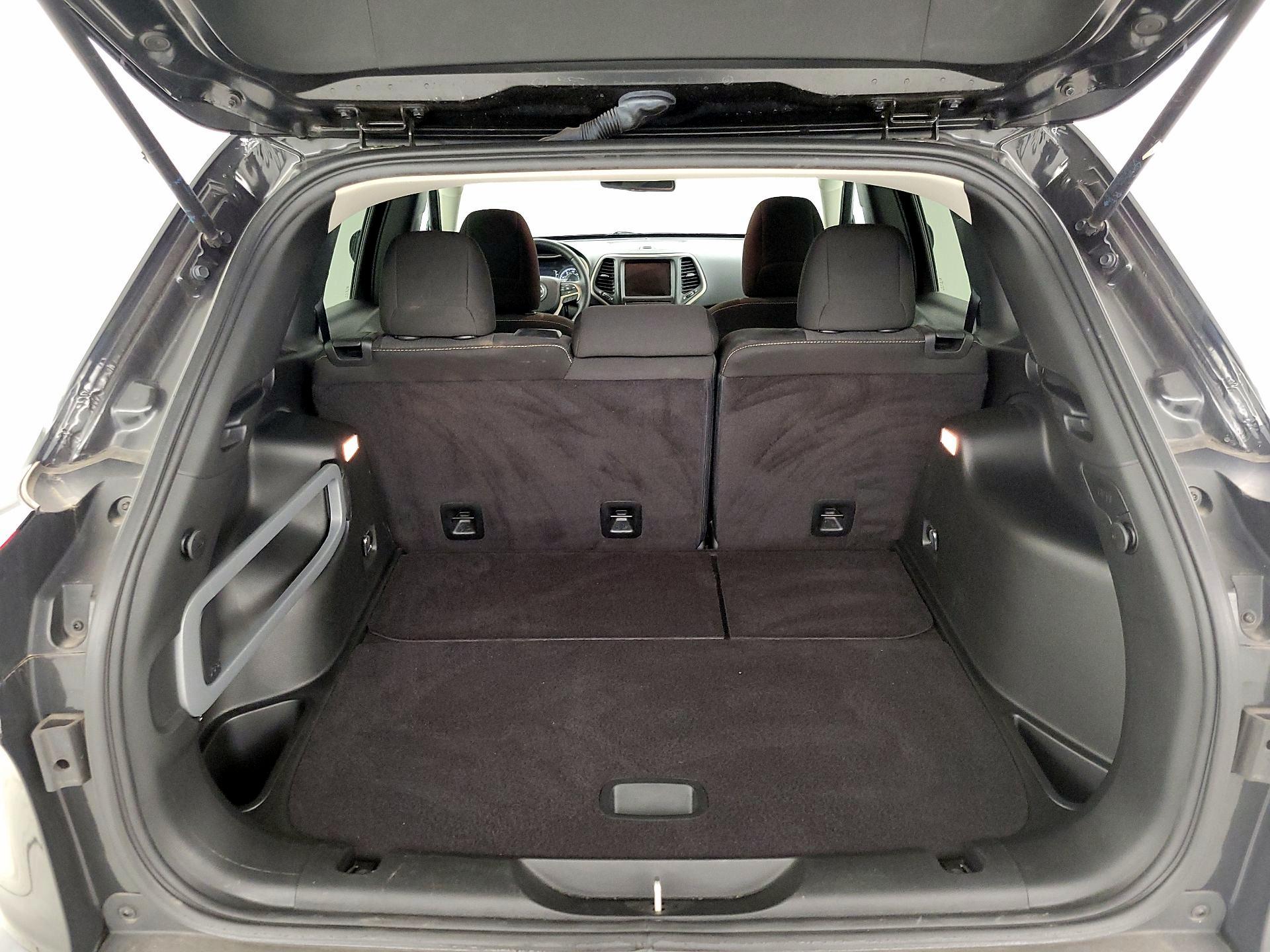 Thumbnail: 2016 Jeep Cherokee - 20