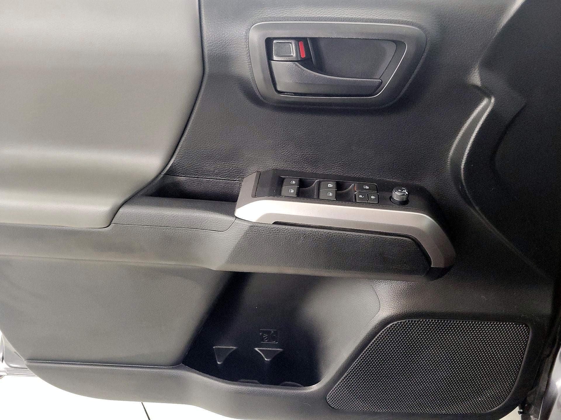 Thumbnail: 2021 Toyota Tacoma - 12