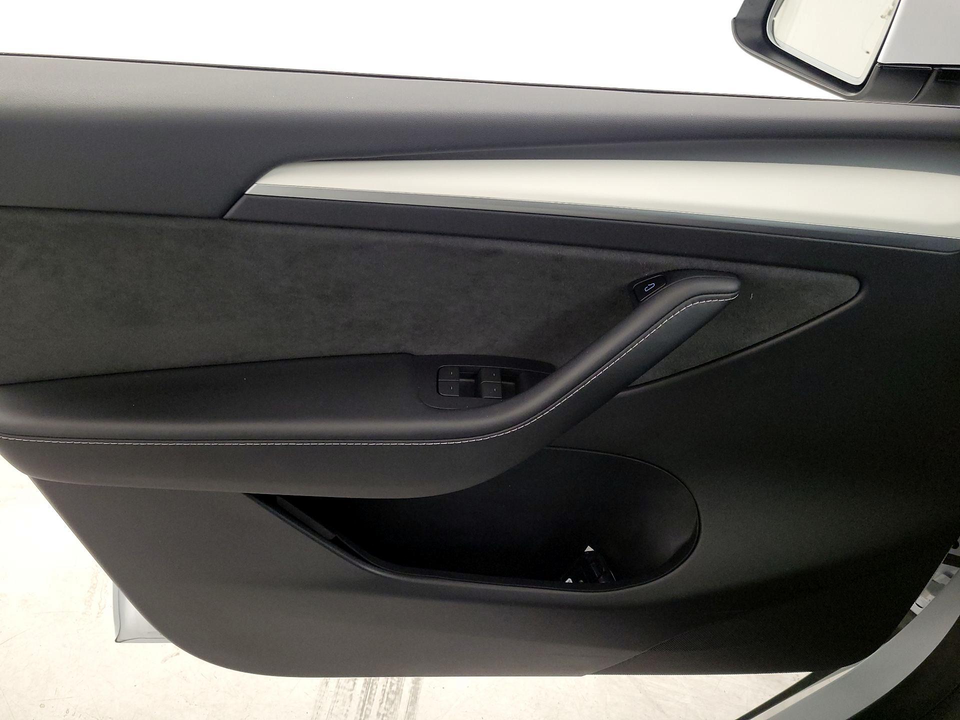 Thumbnail: 2023 Tesla Model Y - 12