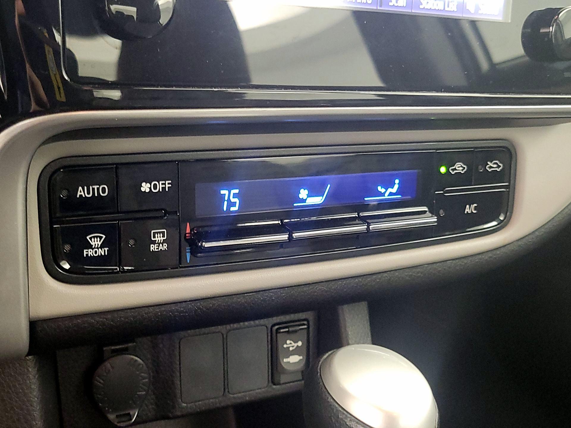 Thumbnail: 2019 Toyota Corolla - 16