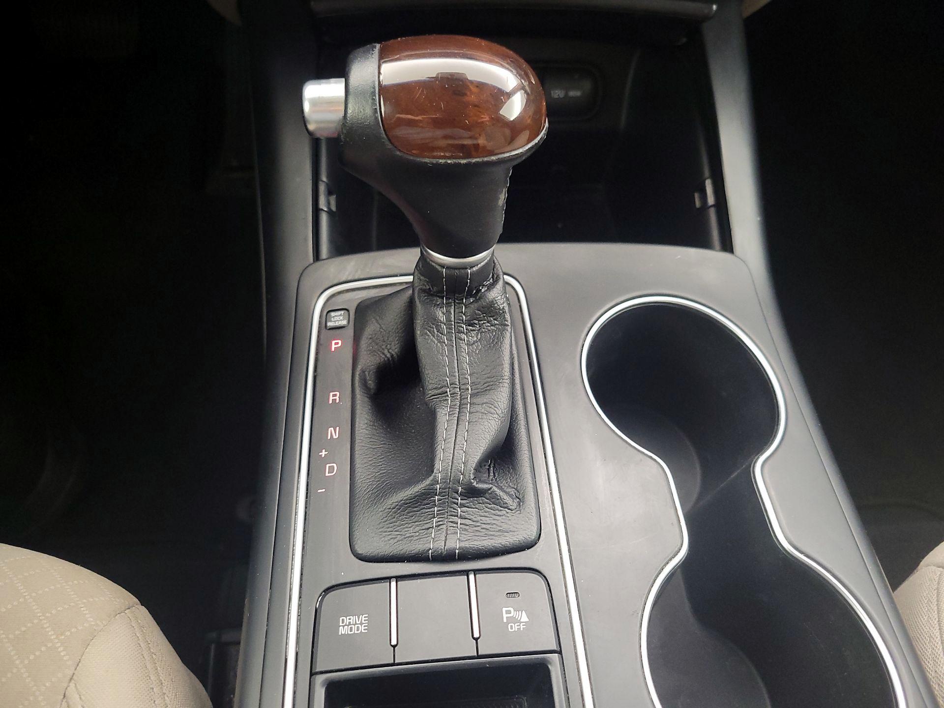 Thumbnail: 2018 Kia Sorento - 17