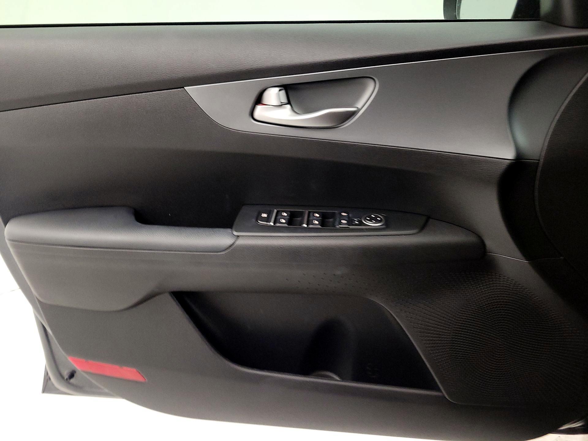 Thumbnail: 2021 Kia Forte - 12