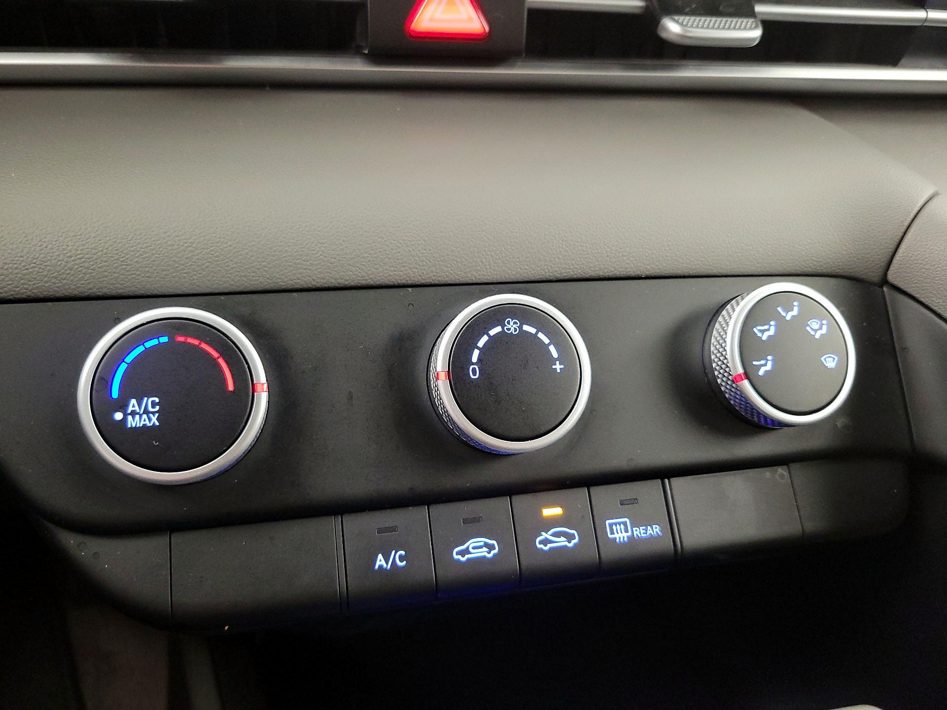 Thumbnail: 2024 Hyundai Elantra - 16