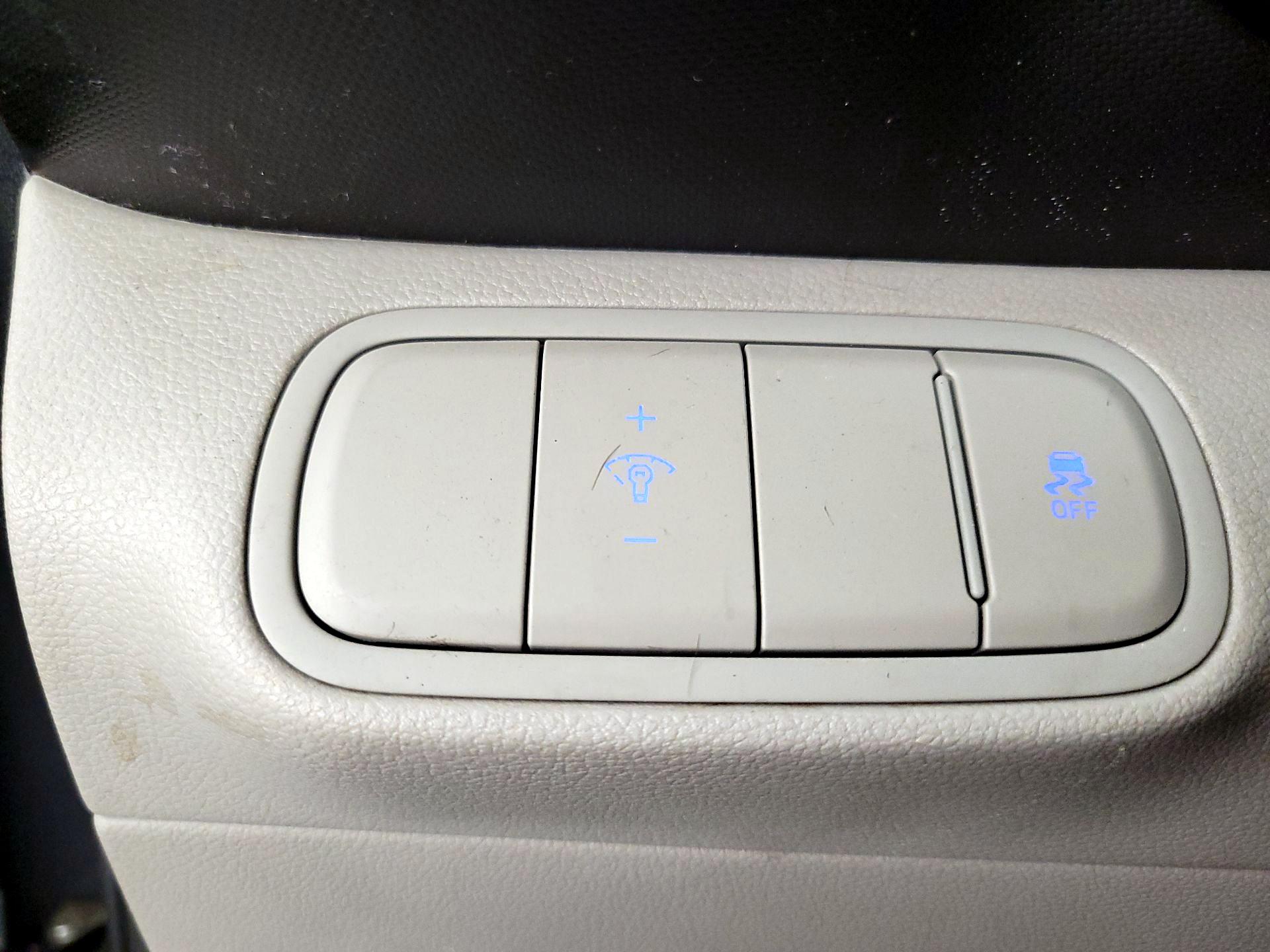 Thumbnail: 2023 Hyundai Venue - 13