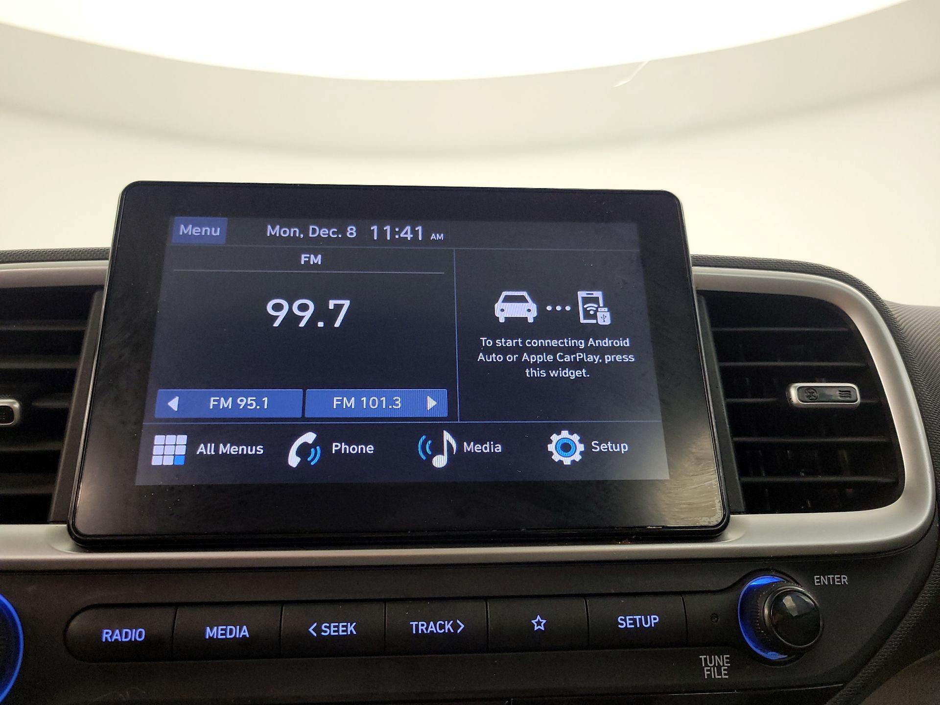 Thumbnail: 2023 Hyundai Venue - 15