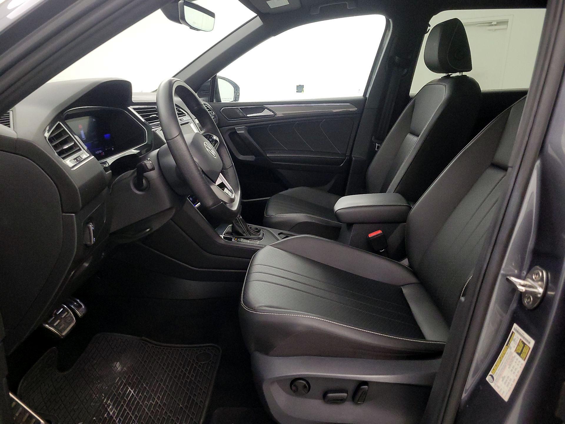 Thumbnail: 2022 Volkswagen Tiguan - 11