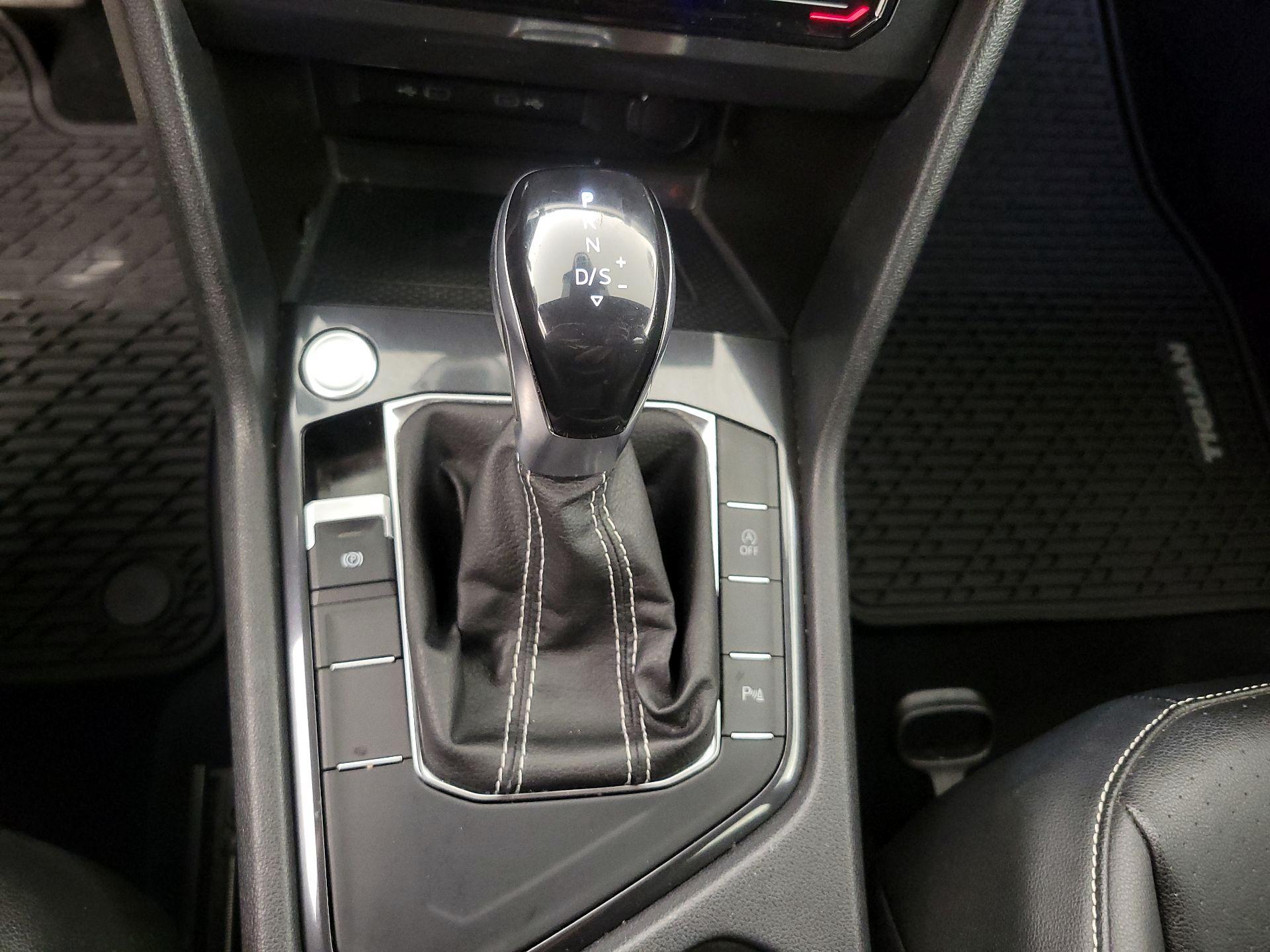 Thumbnail: 2022 Volkswagen Tiguan - 17