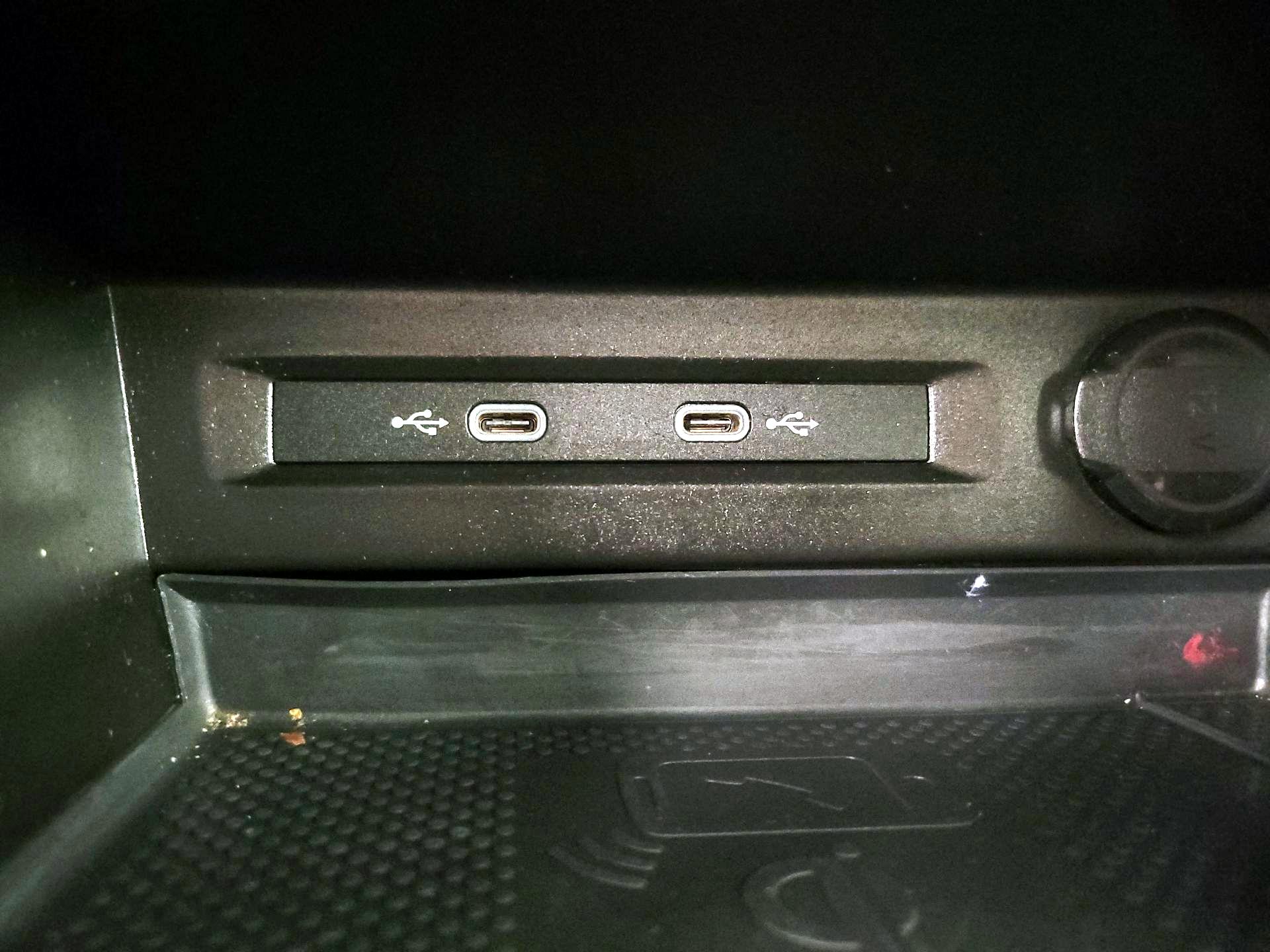 Thumbnail: 2022 Volkswagen Tiguan - 18