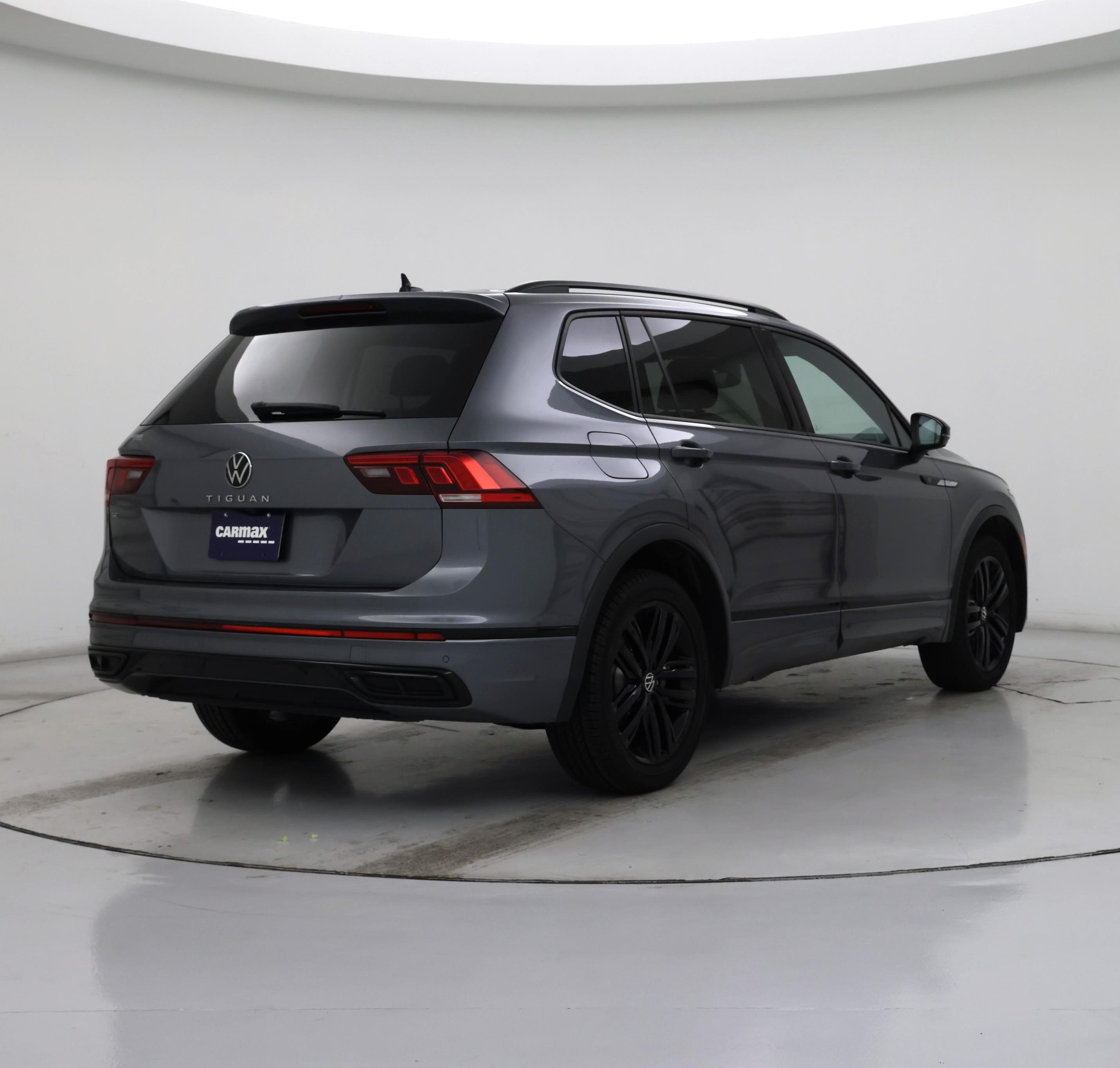 Thumbnail: 2022 Volkswagen Tiguan - 8