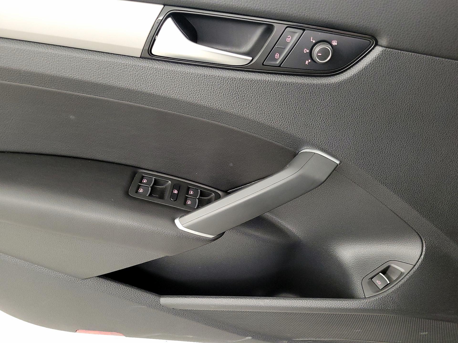 Thumbnail: 2022 Volkswagen Passat - 12