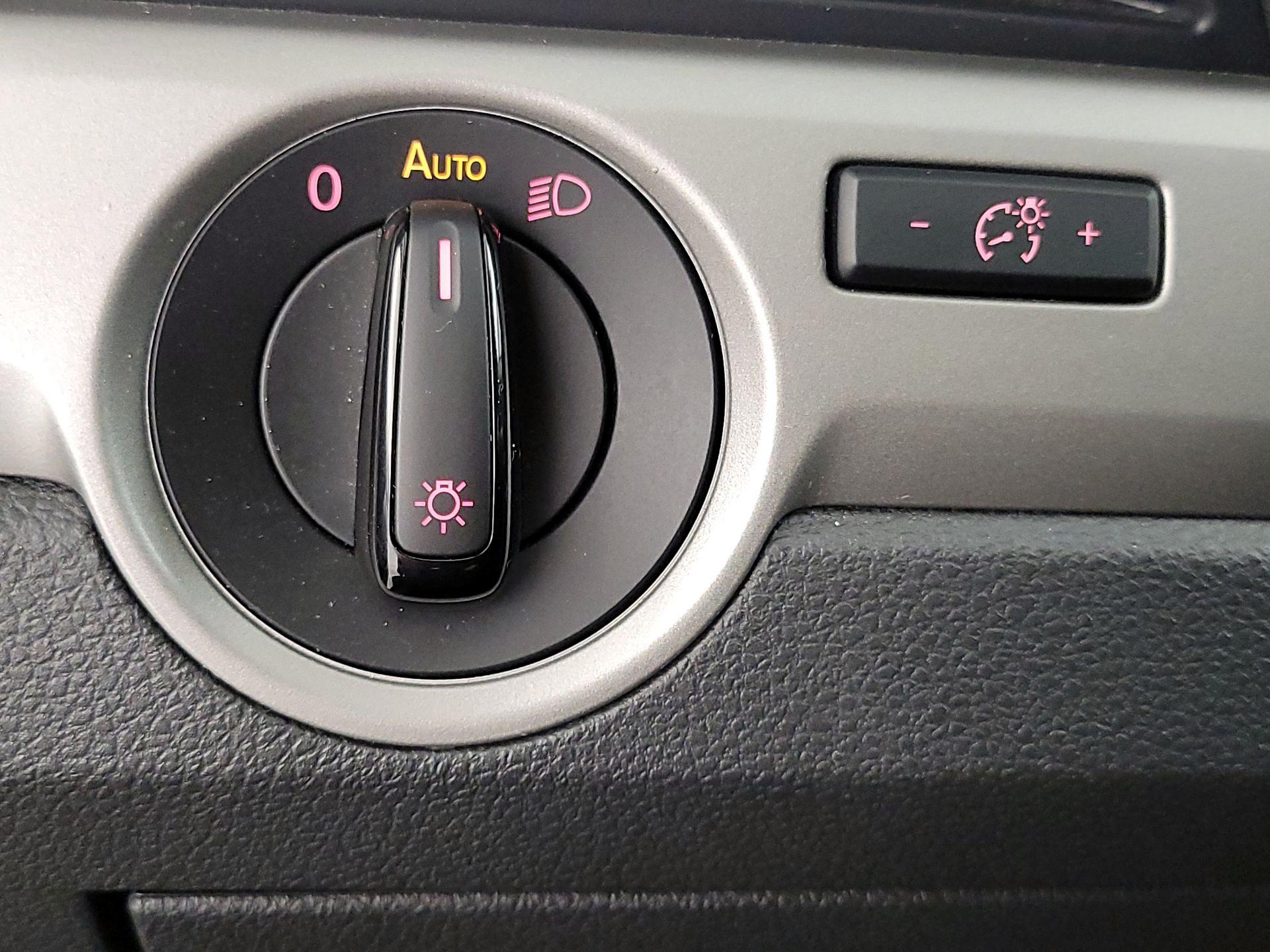 Thumbnail: 2022 Volkswagen Passat - 13