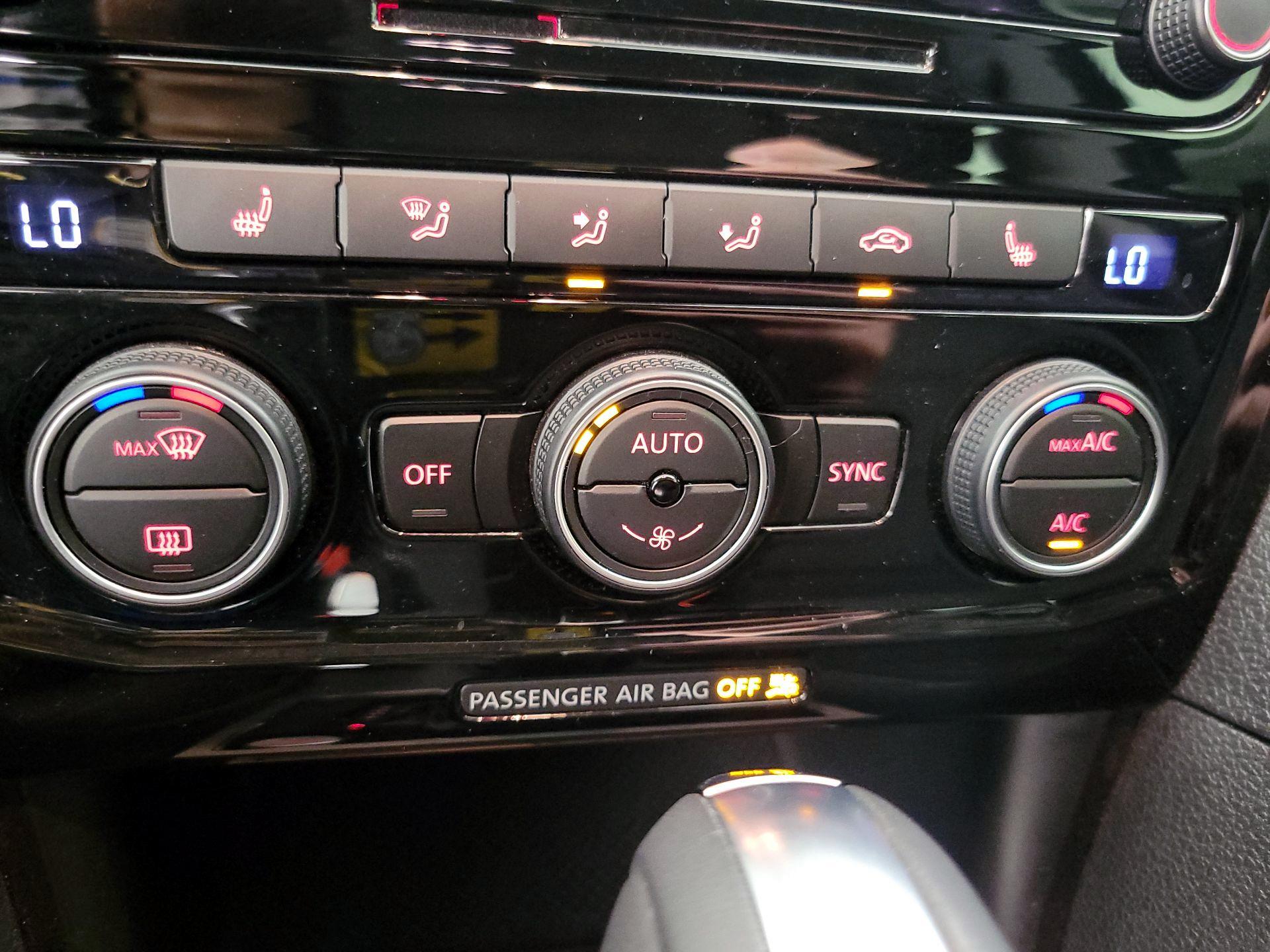 Thumbnail: 2022 Volkswagen Passat - 16