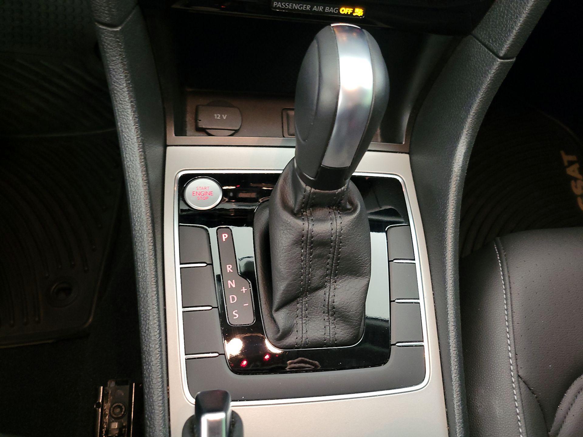 Thumbnail: 2022 Volkswagen Passat - 17