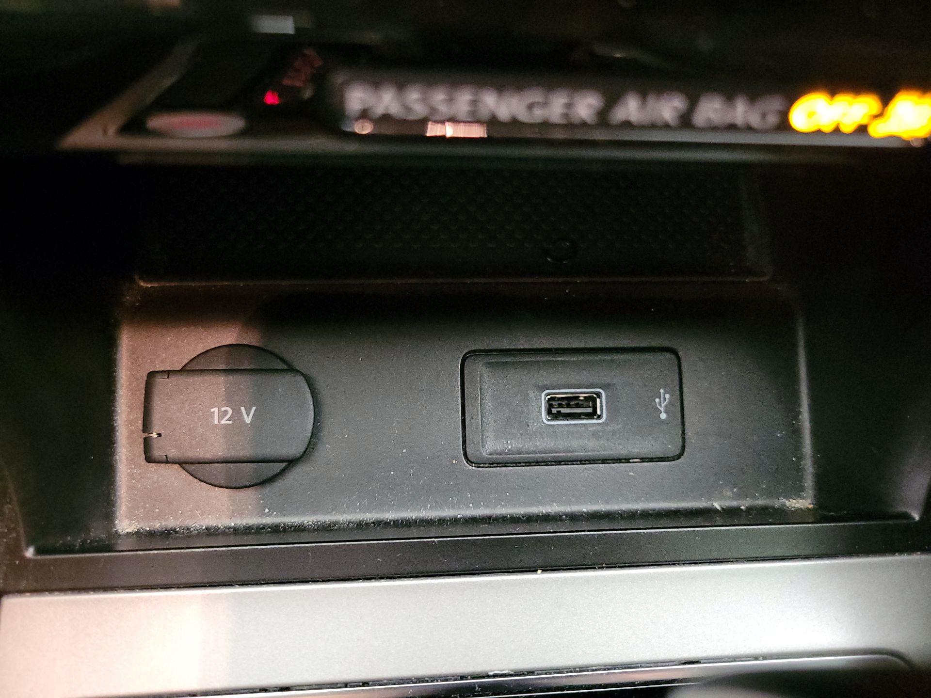 Thumbnail: 2022 Volkswagen Passat - 18