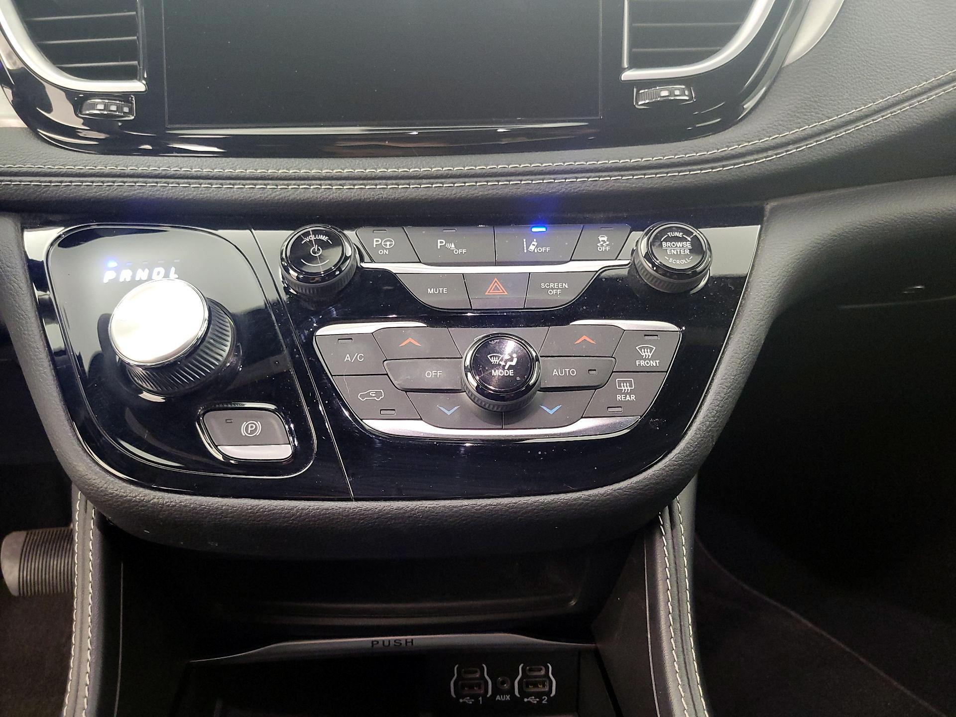 Thumbnail: 2022 Chrysler Pacifica - 17