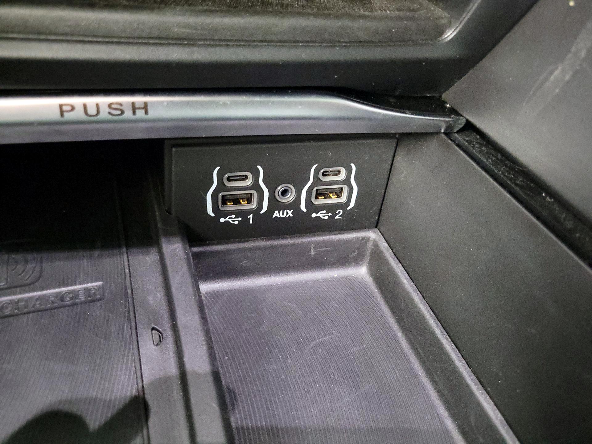 Thumbnail: 2022 Chrysler Pacifica - 19