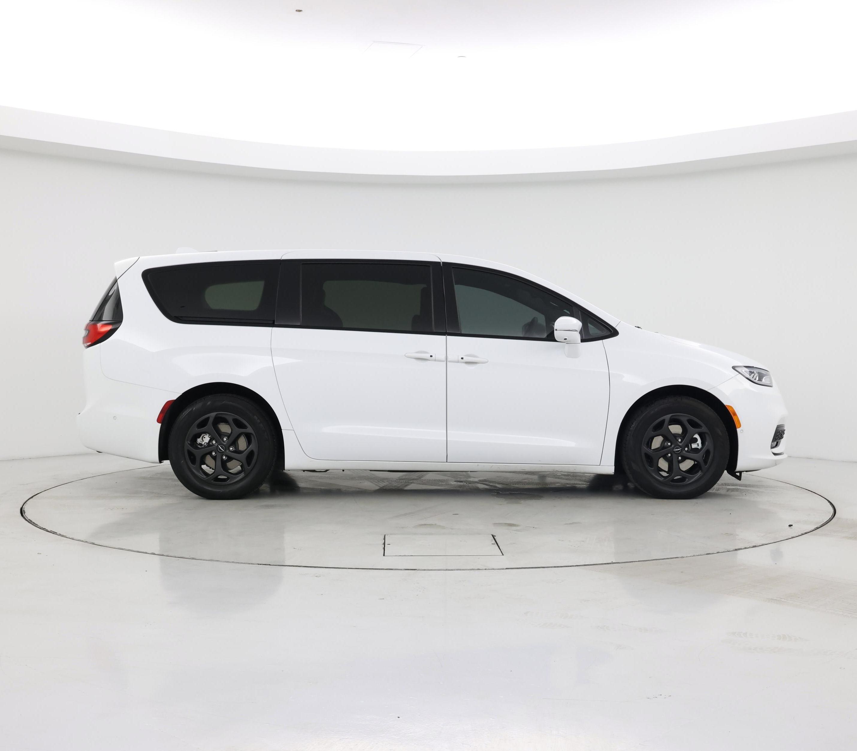 Thumbnail: 2022 Chrysler Pacifica - 7