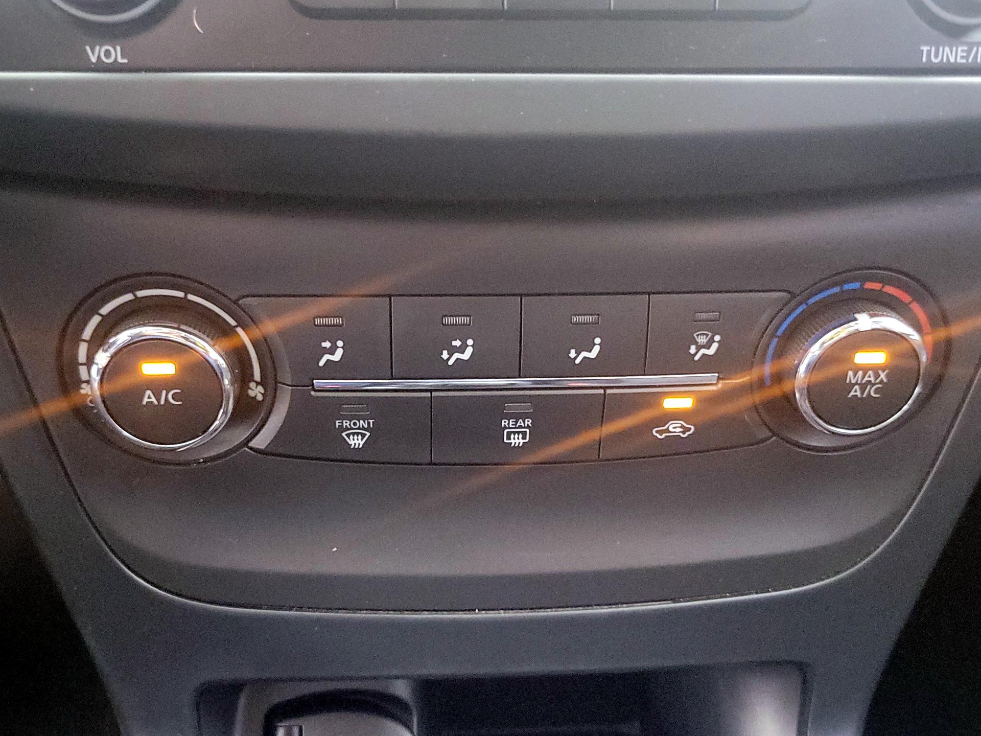 Thumbnail: 2017 Nissan Sentra - 15