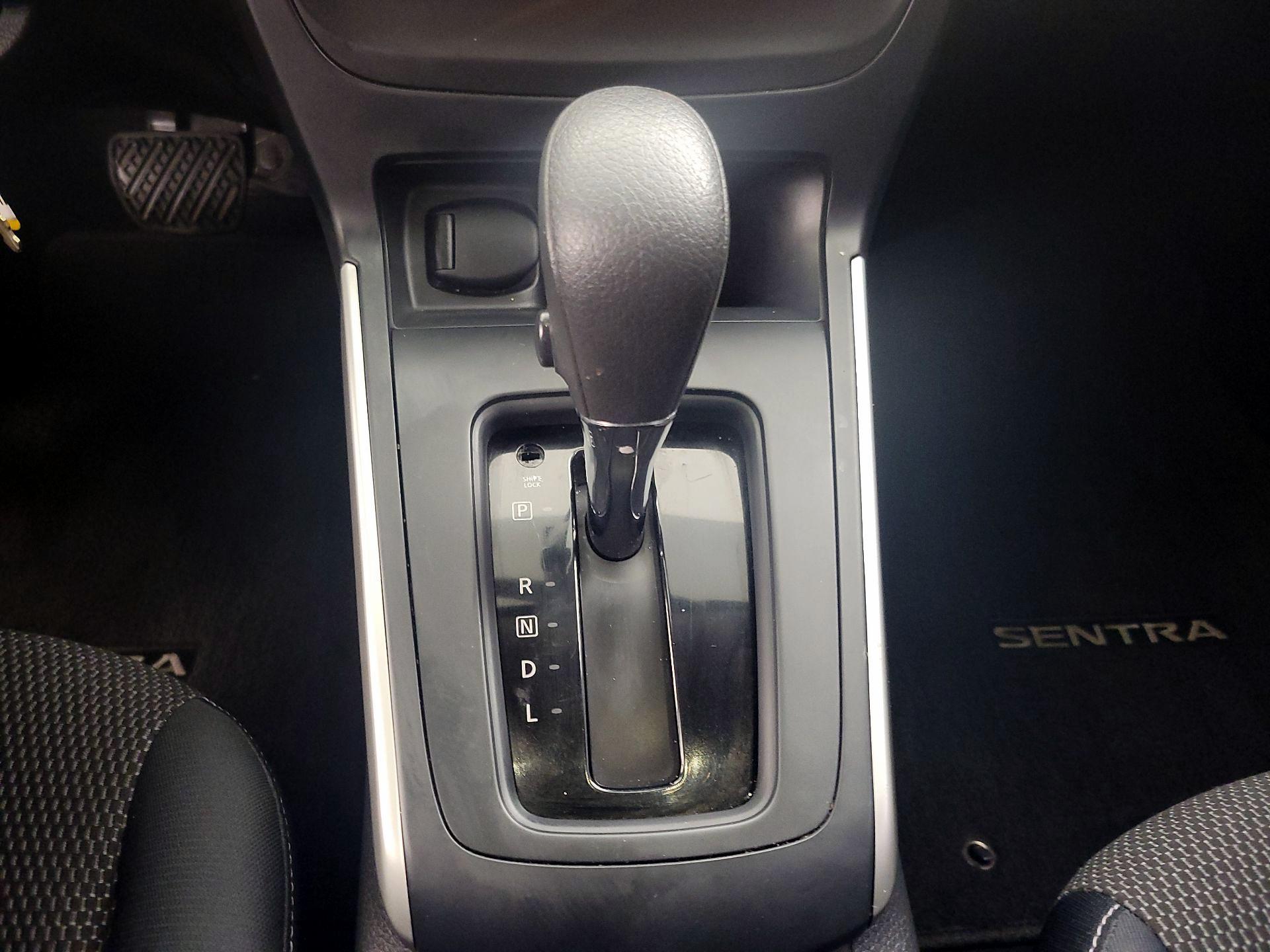 Thumbnail: 2017 Nissan Sentra - 16