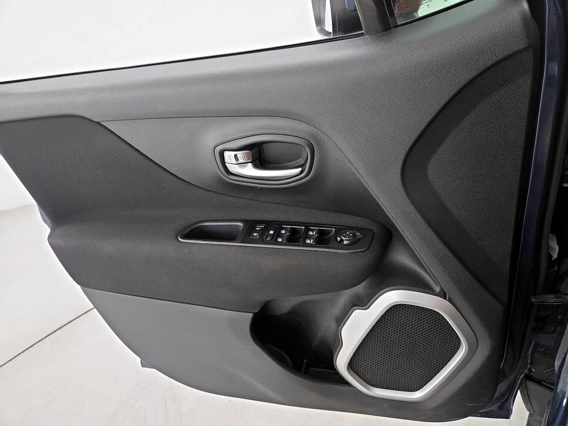 Thumbnail: 2021 Jeep Renegade - 12