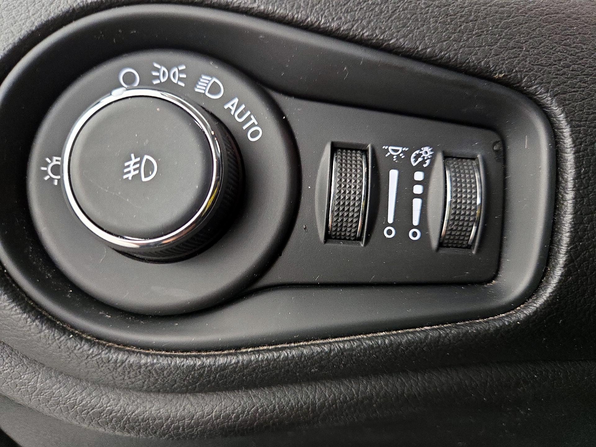 Thumbnail: 2021 Jeep Renegade - 13