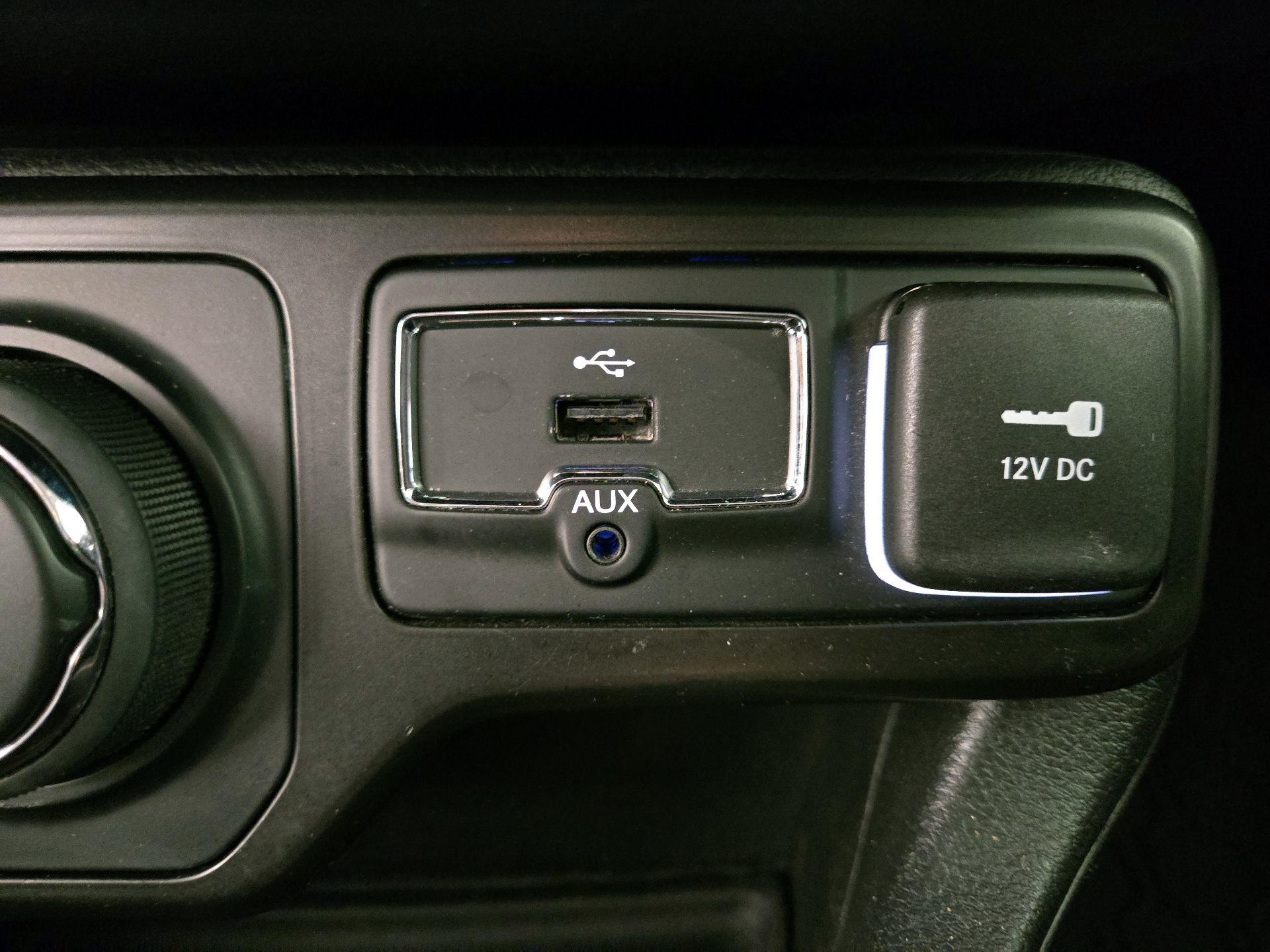 Thumbnail: 2021 Jeep Renegade - 19